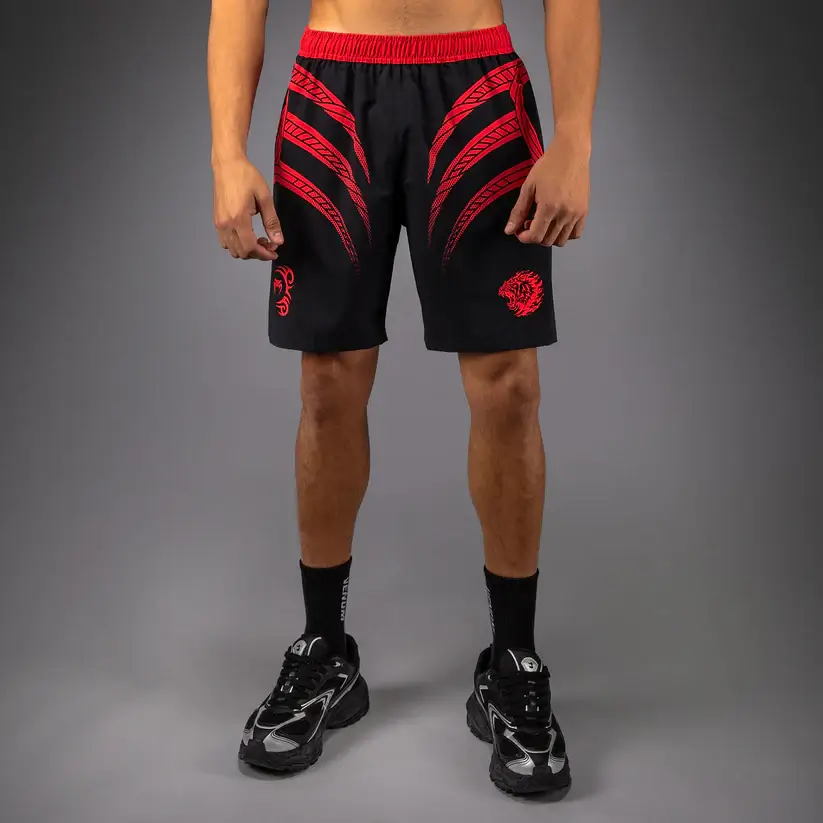 Pantaloncini da allenamento Venum Mike Tyson Tiger Nero-Rosso in tessuto tecnico e traspirante.
