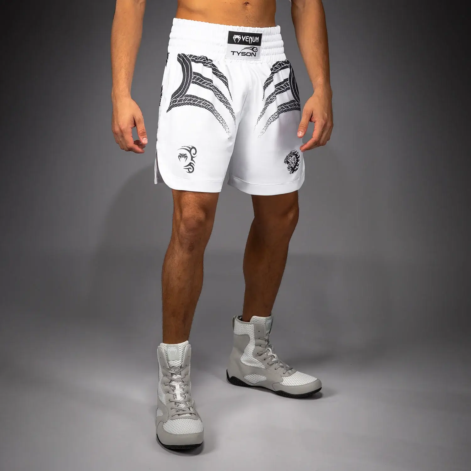 Pantaloncini Boxe Mike Tyson Tiger Venum Bianco-Nero Edizione Limitata per allenamenti e competizioni ufficiali di Pugilato.