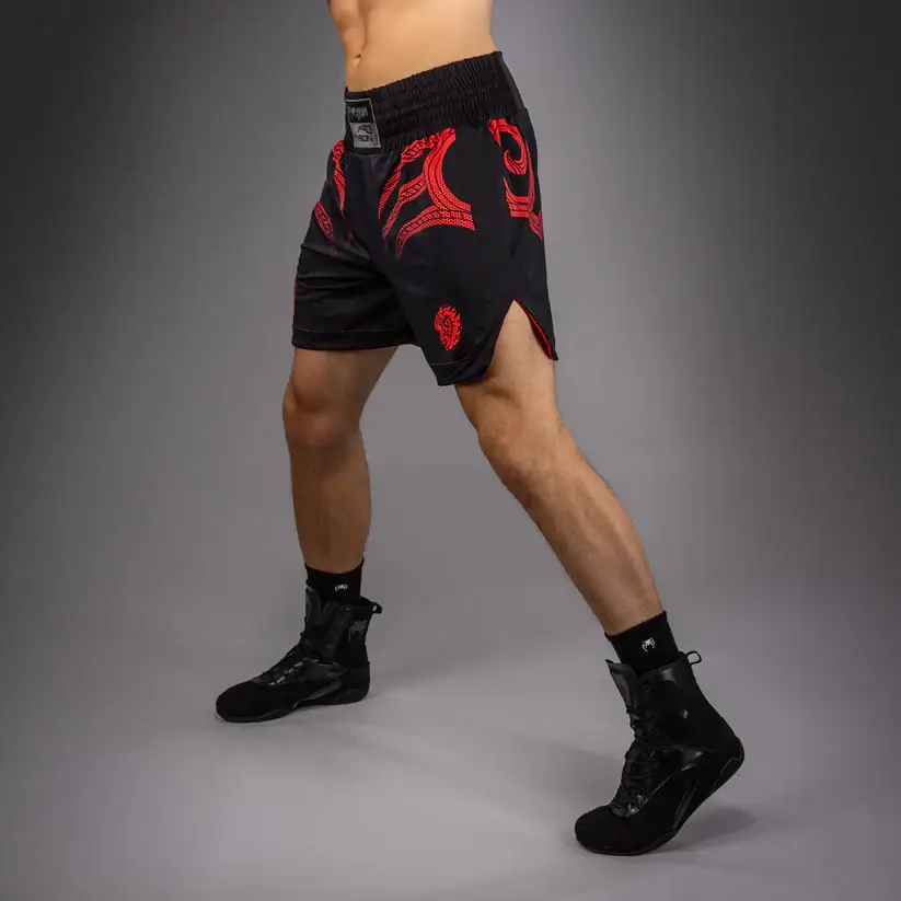 Pantaloncini Boxe Mike Tyson Tiger Venum Nero-Rosso Edizione Limitata per allenamenti e competizioni ufficiali di Pugilato.