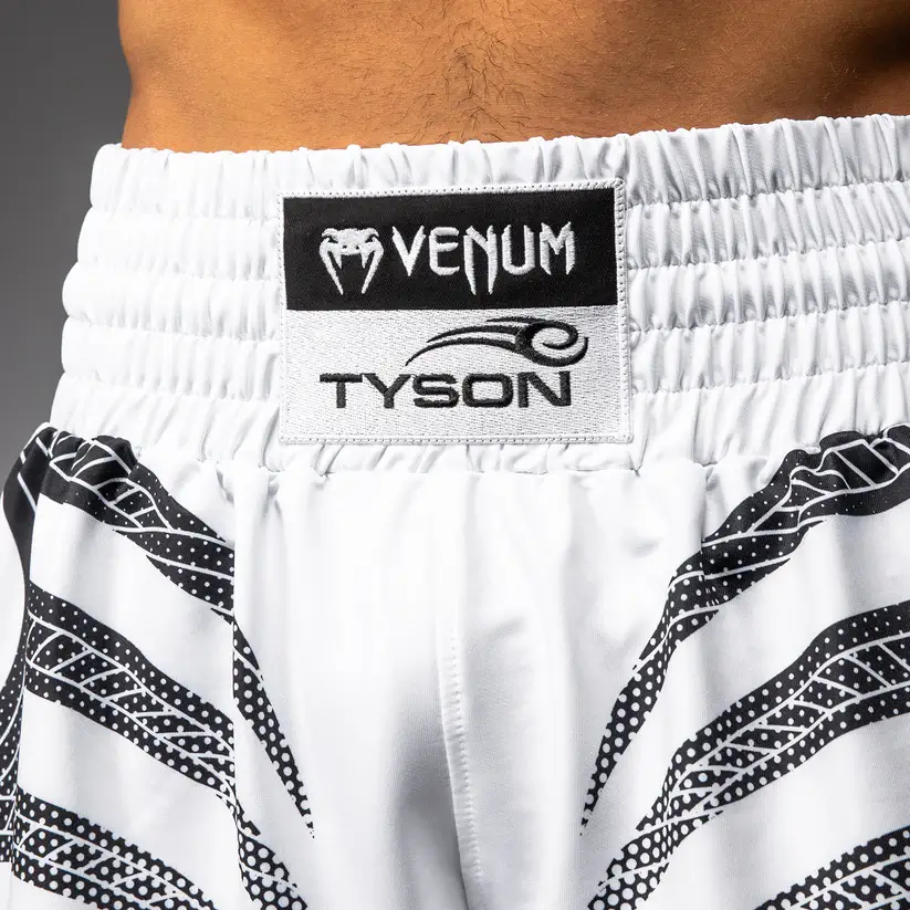 Pantaloncini Boxe Mike Tyson Tiger Venum Bianco-Nero Edizione Limitata per allenamenti e competizioni ufficiali di Pugilato.