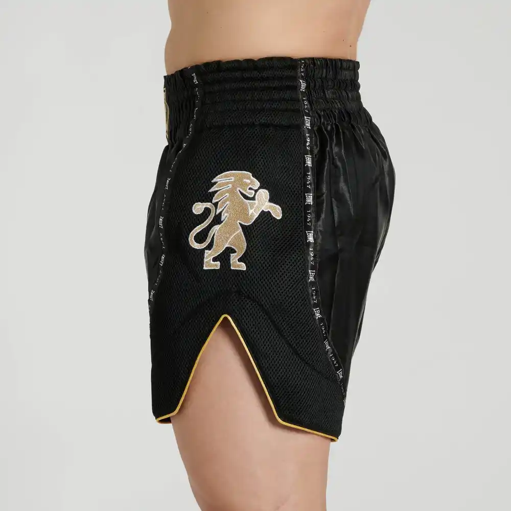 Pantaloncini Leone 1947 Classic Nero AB881 per allenamenti e competizioni di Muay Thai e Kickboxing