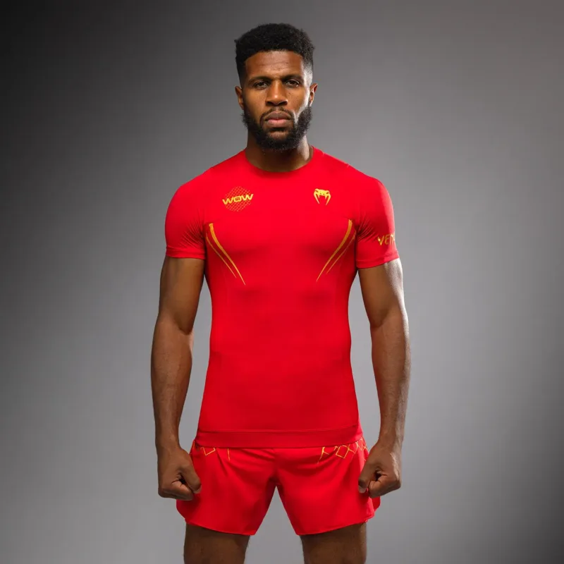 Rashguard MMA Venum X WOW Fury Red, VENUM-05921-003. Divisa ufficiale della promotion spagnola Way of Warrior di Ilia Topuria. Ottimi anche per chi pratica Boxe, Grappling, BJJ No Gi e Kickboxing