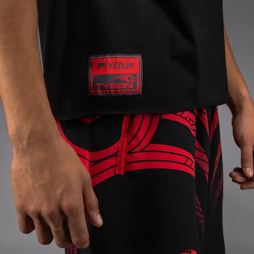 T-shirt cotone Mike Tyson Tiger Venum Nero-Rosso per appassionati di Pugilato e Sport da Combattimento, da usare in allenamento o tempo libero.