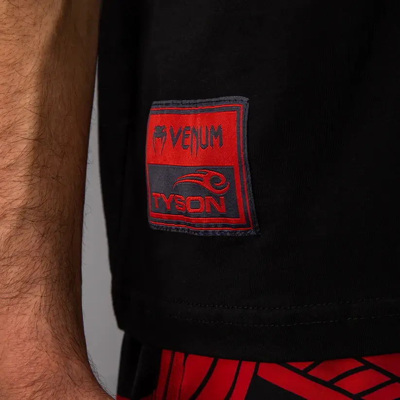 T-shirt cotone Mike Tyson Tiger Venum Nero-Rosso per appassionati di Pugilato e Sport da Combattimento, da usare in allenamento o tempo libero.