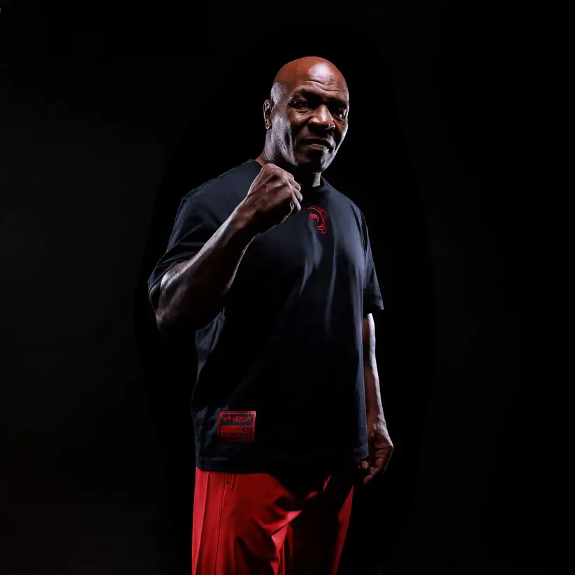 T-shirt cotone Mike Tyson Tiger Venum Nero-Rosso per appassionati di Pugilato e Sport da Combattimento, da usare in allenamento o tempo libero.