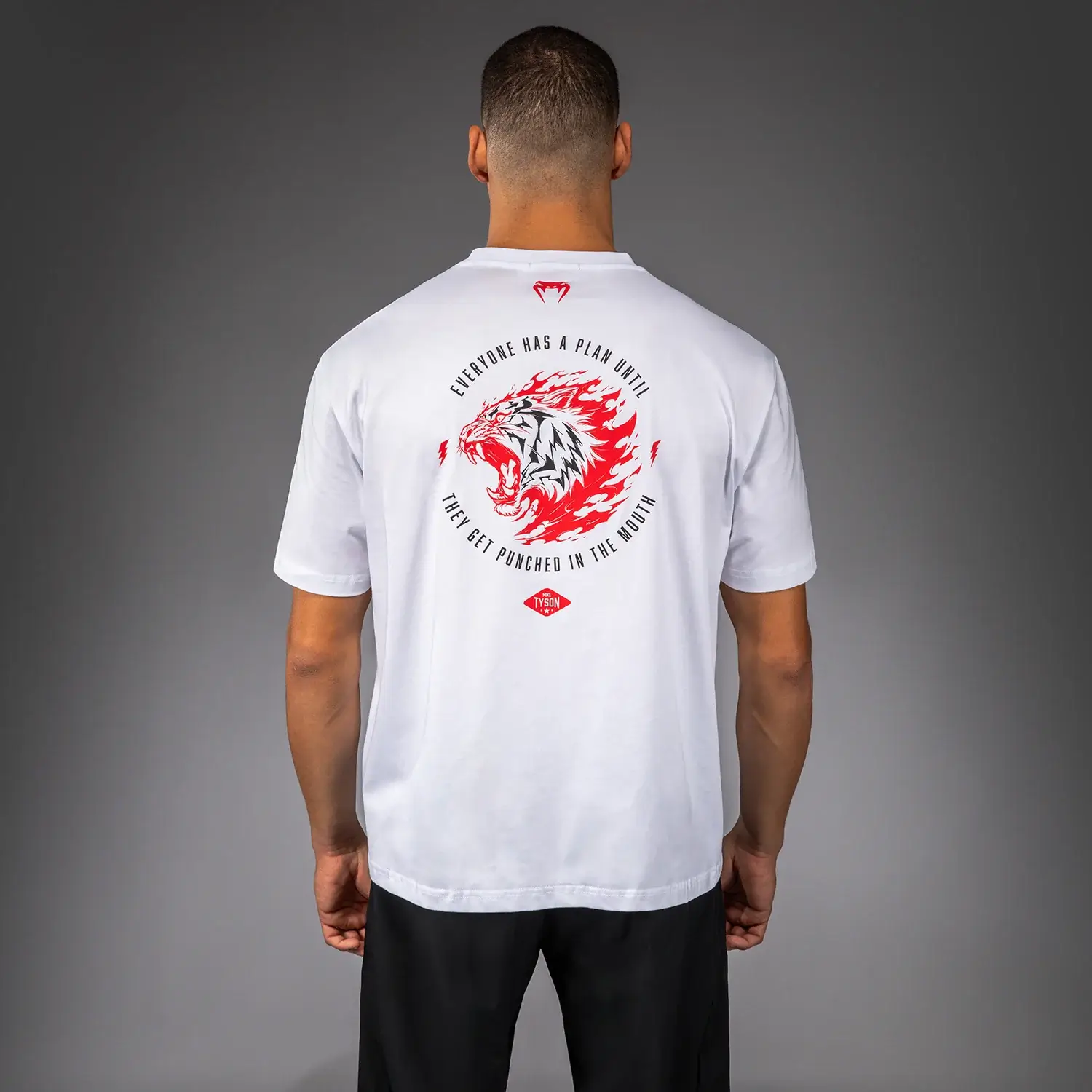 T-shirt cotone Mike Tyson Tiger Venum Bianco per appassionati di Pugilato e Sport da Combattimento. Allenamento o tempo libero.
