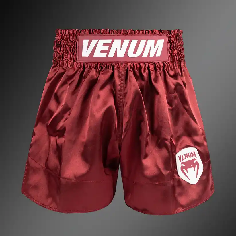 Pantaloncini Venum Classic Evo Burgundi per Muay Thai e Kickboxing in raso, con vita elastica, unisex, Made in Thailand.