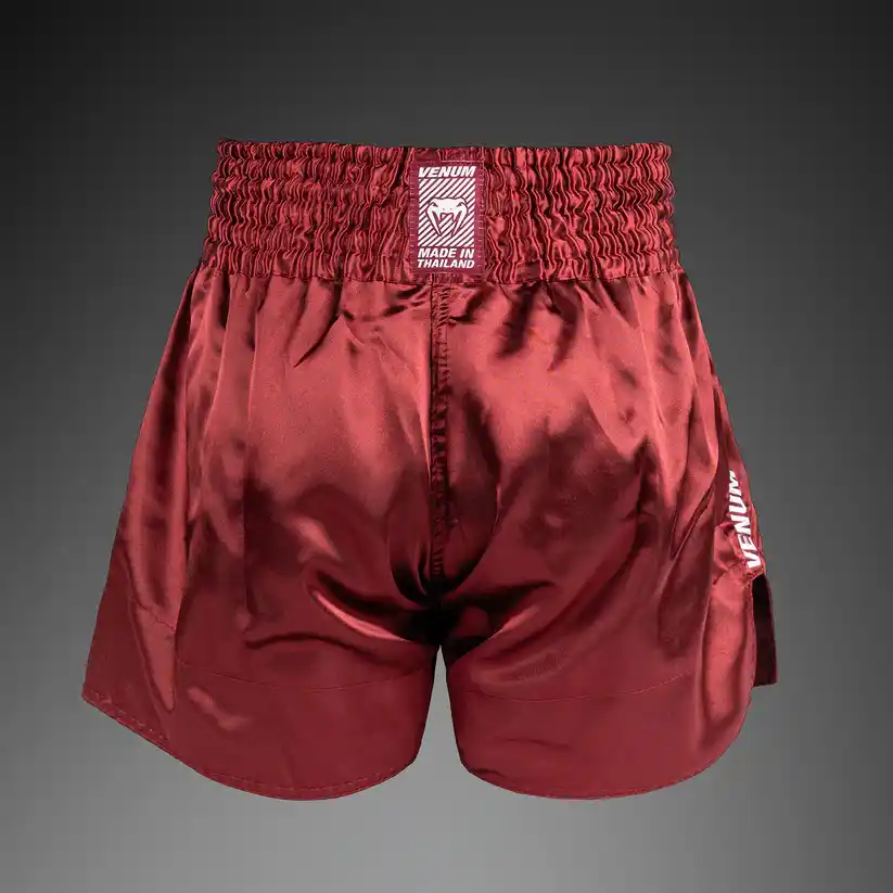 Pantaloncini Venum Classic Evo Bordeaux per Muay Thai e Kickboxing in raso, con vita elastica, unisex, Made in Thailand.