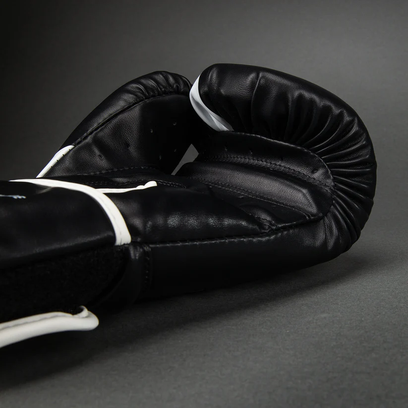 Guantoni Venum Challenger 2.5 Nero-Bianco con velcro per Boxe, Muay Thai e Kickboxing. Adatto a amatori e principianti