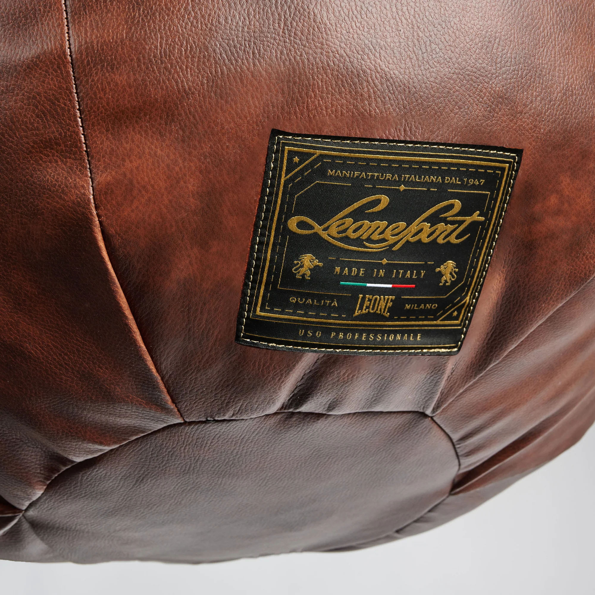 Sacco da Boxe Atlante Leone Sport ATW01 Marrone Vintage 28 kg per allenamenti di Boxe. Sacco da Boxe made in Italy per lavoro specifico dei montanti e ganci.