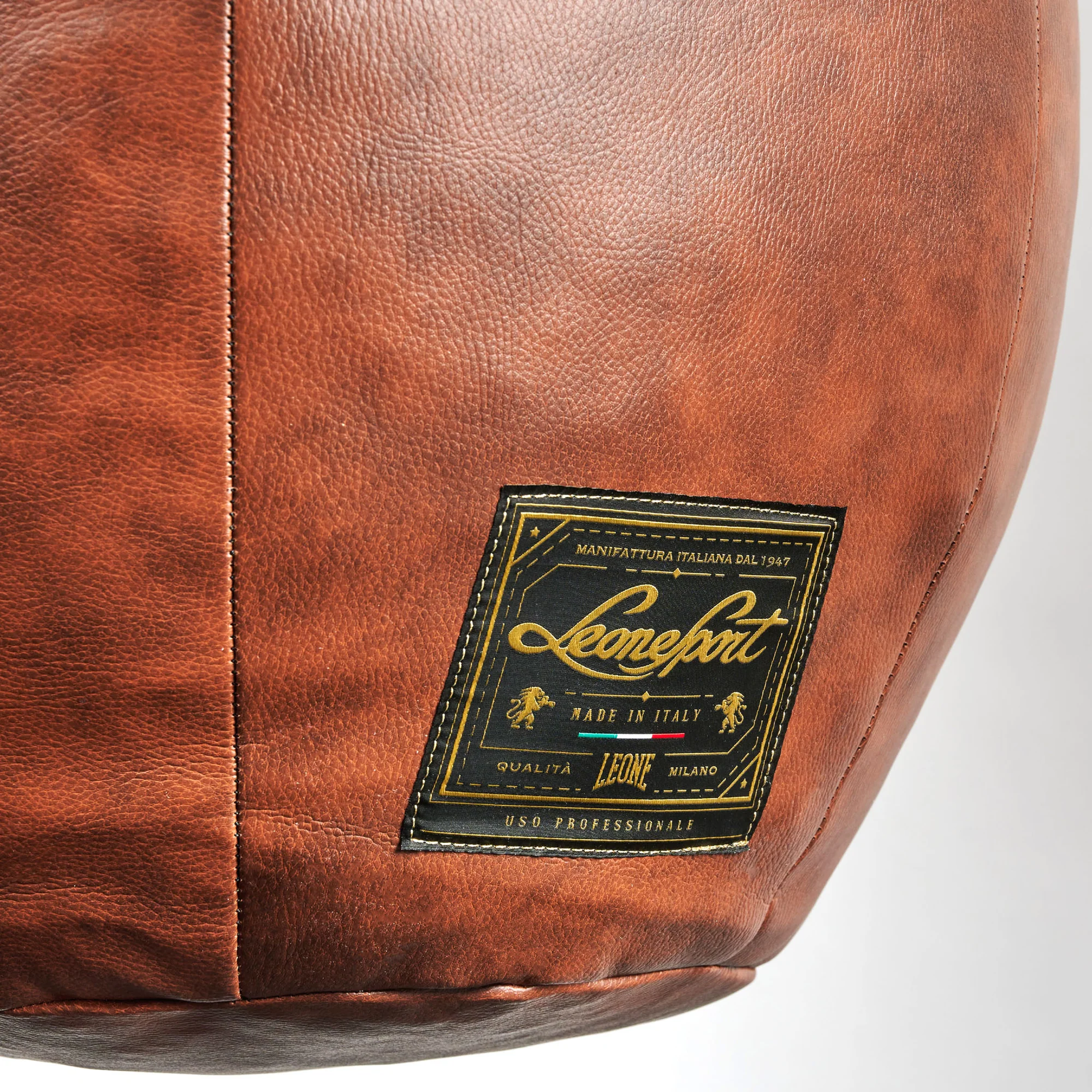 Sacco da boxe Saturno Leone Sport ATB01 Marrone Vintage 35 kg per allenamenti di Muay Thai, Pugilato e Kikcboxing. Sacco artigianale made in Italy.
