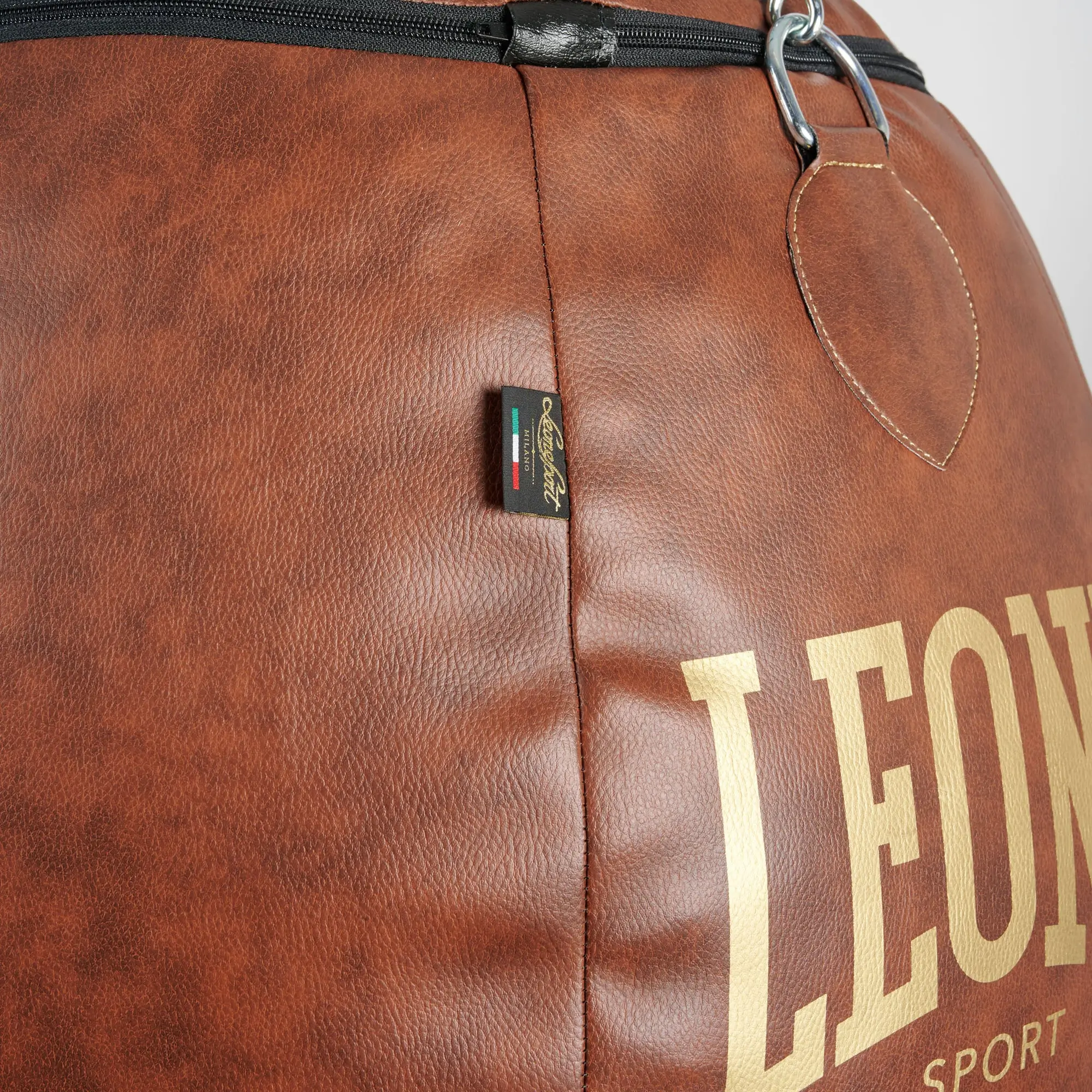 Sacco da Boxe Atlante Leone Sport ATW01 Marrone Vintage 28 kg per allenamenti di Boxe. Sacco da Boxe made in Italy per lavoro specifico dei montanti e ganci.