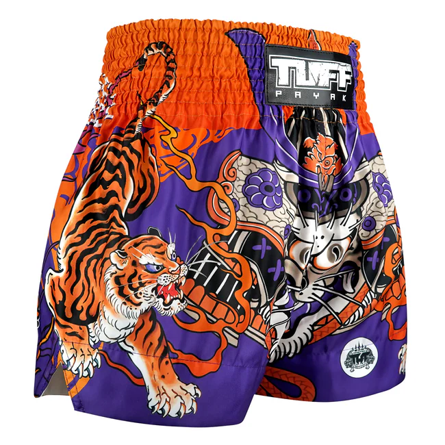 Pantaloncini Muay Thai Tuff Payak Kabuto Arancione/Viola TPYMS008-PUR, per allenamenti e match di Muay Thai, Kickboxing. Pantaloncini Made in Thailand, comodi e leggeri realizzati in Microfiber, resistenti e durevoli. Stampa in Sublimazione.