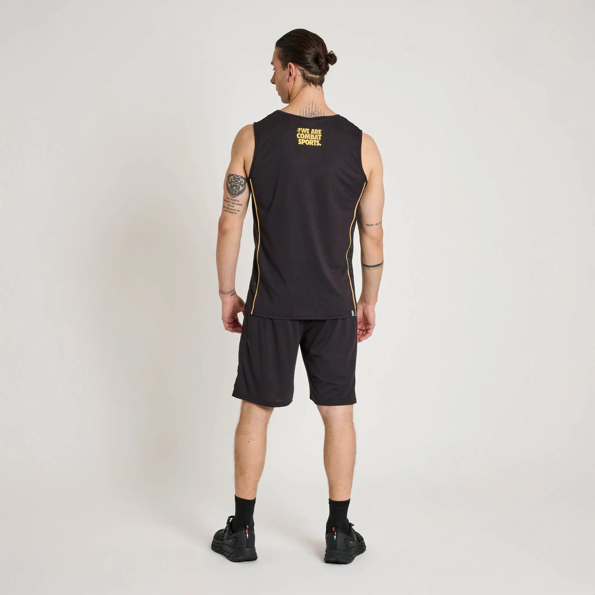 T-Shirt smanicata DNA Leone 1947 Nero/Oro ABX736 pwer allenamenti di Boxe, Kickboxing e Muay Thai. T-shirt leggera, comoda e confortevole.