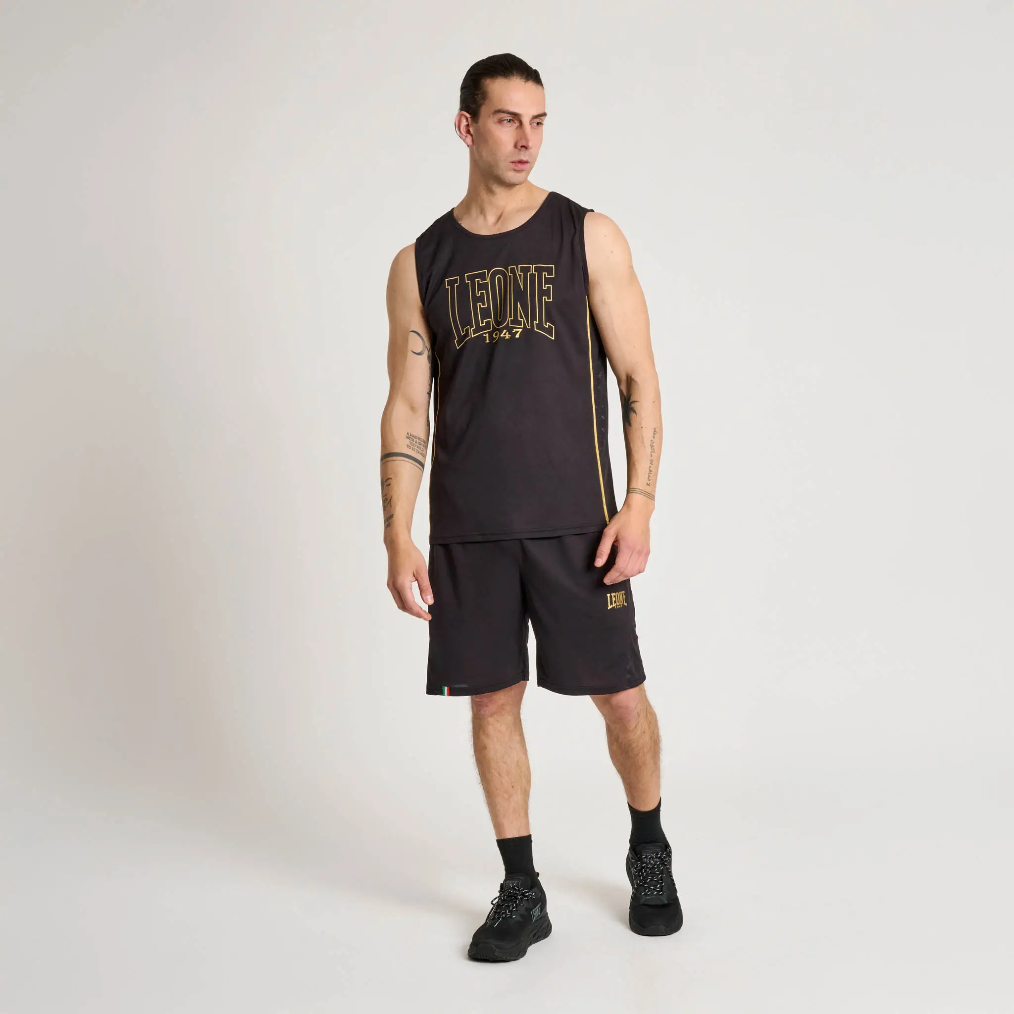 T-Shirt smanicata DNA Leone 1947 Nero/Oro ABX736 pwer allenamenti di Boxe, Kickboxing e Muay Thai. T-shirt leggera, comoda e confortevole.