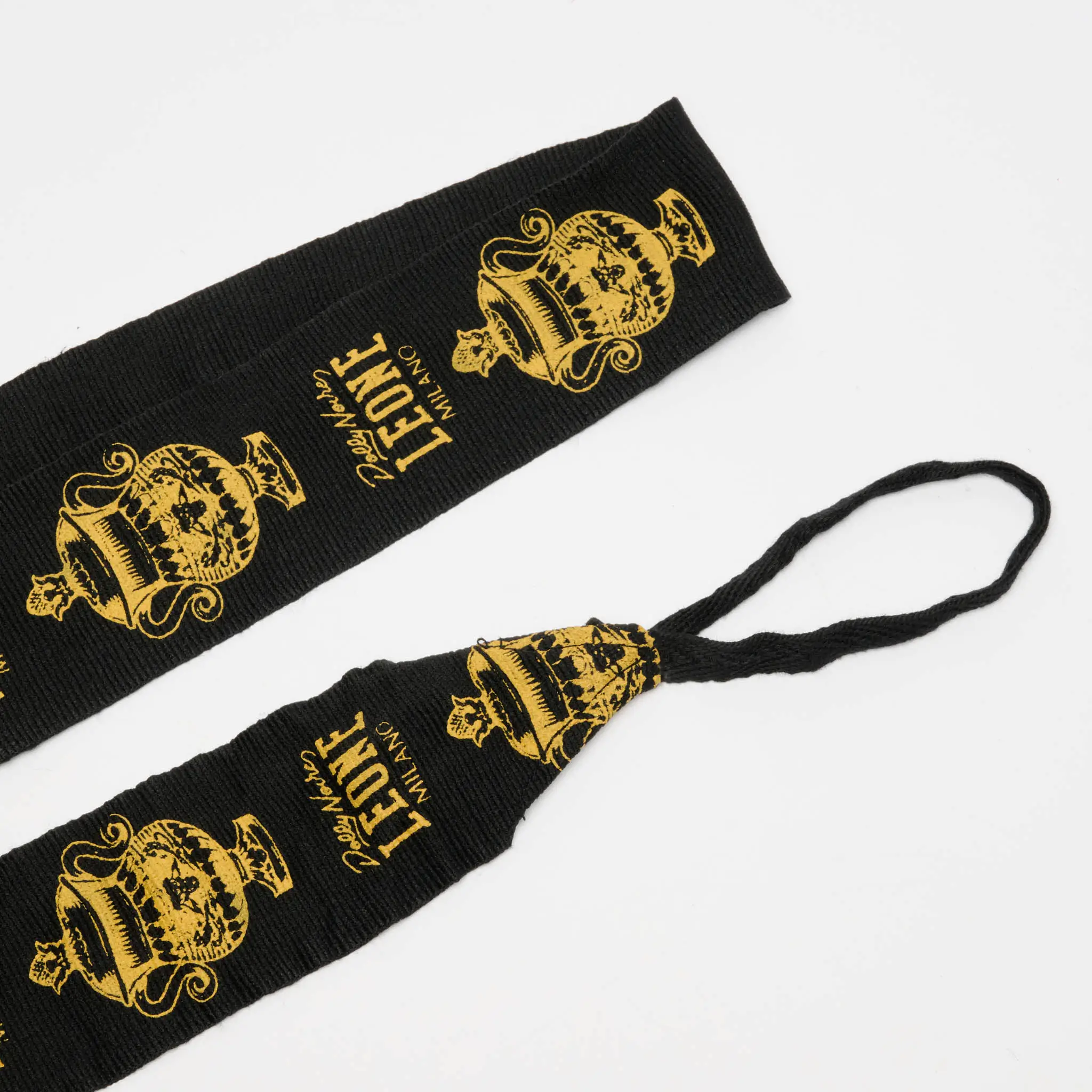 Bendaggi Boxe Leone x Dolly Noire Nero/Oro AB705DN per allenamenti di Boxe, Kickboxing, MMA e Muay Thai. Fasce con chiusura Velcro. Protezione polso e nocche.