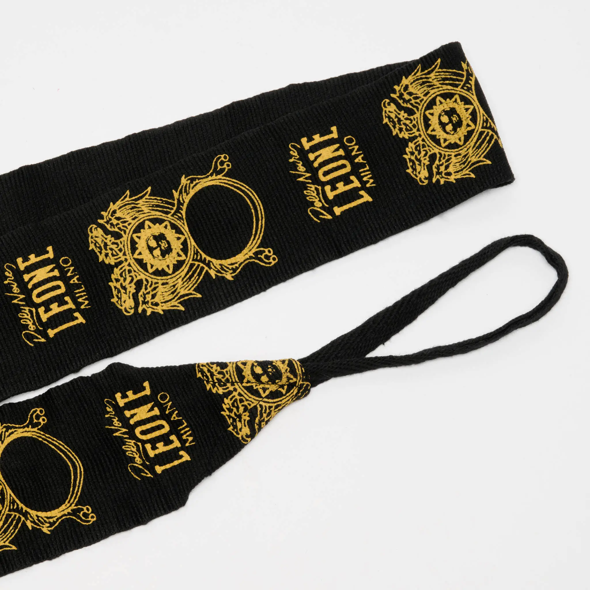 Bendaggi Boxe Leone x Dolly Noire Nero/Oro AB705DN per allenamenti di Boxe, Kickboxing, MMA e Muay Thai. Fasce con chiusura Velcro. Protezione polso e nocche.
