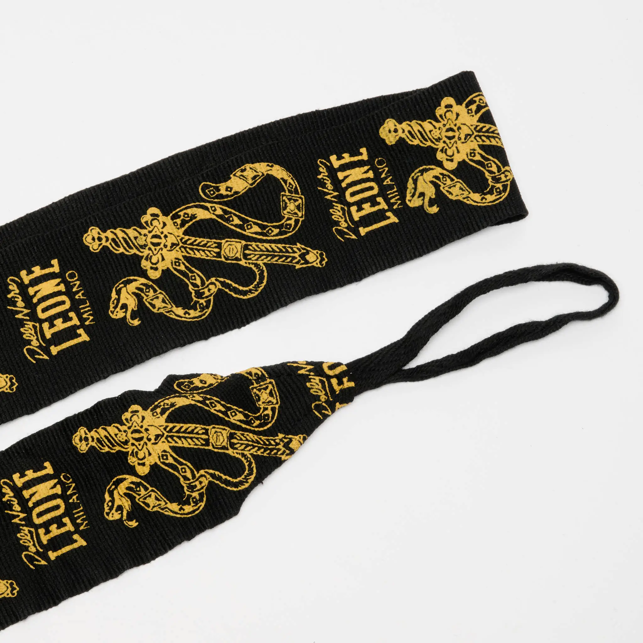 Bendaggi Boxe Leone x Dolly Noire Nero/Oro AB705DN per allenamenti di Boxe, Kickboxing, MMA e Muay Thai. Fasce con chiusura Velcro. Protezione polso e nocche.