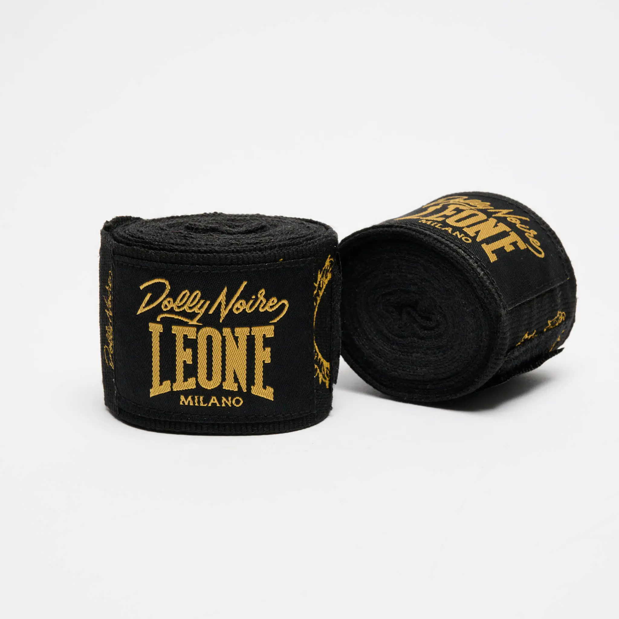 Bendaggi Boxe Leone x Dolly Noire Nero/Oro AB705DN per allenamenti di Boxe, Kickboxing, MMA e Muay Thai. Fasce con chiusura Velcro. Protezione polso e nocche.
