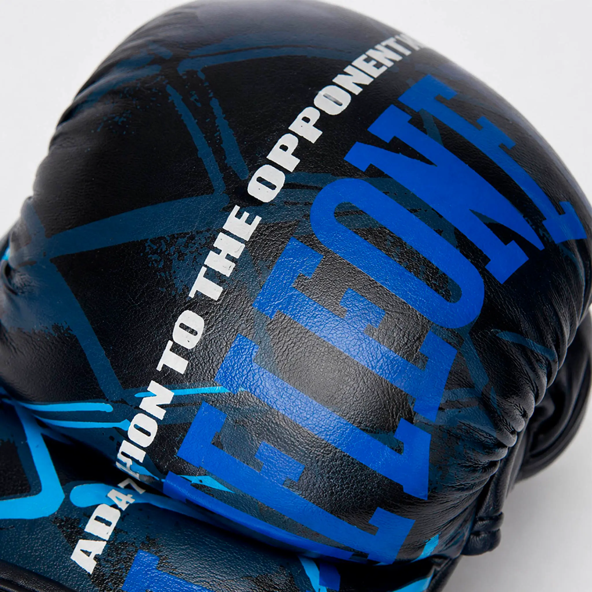 Guanti MMA Cage Leone 1947 Blu 8 oz GP123. Guanti MMA Sparring per allenamenti e match di Mixed Martial Arts.