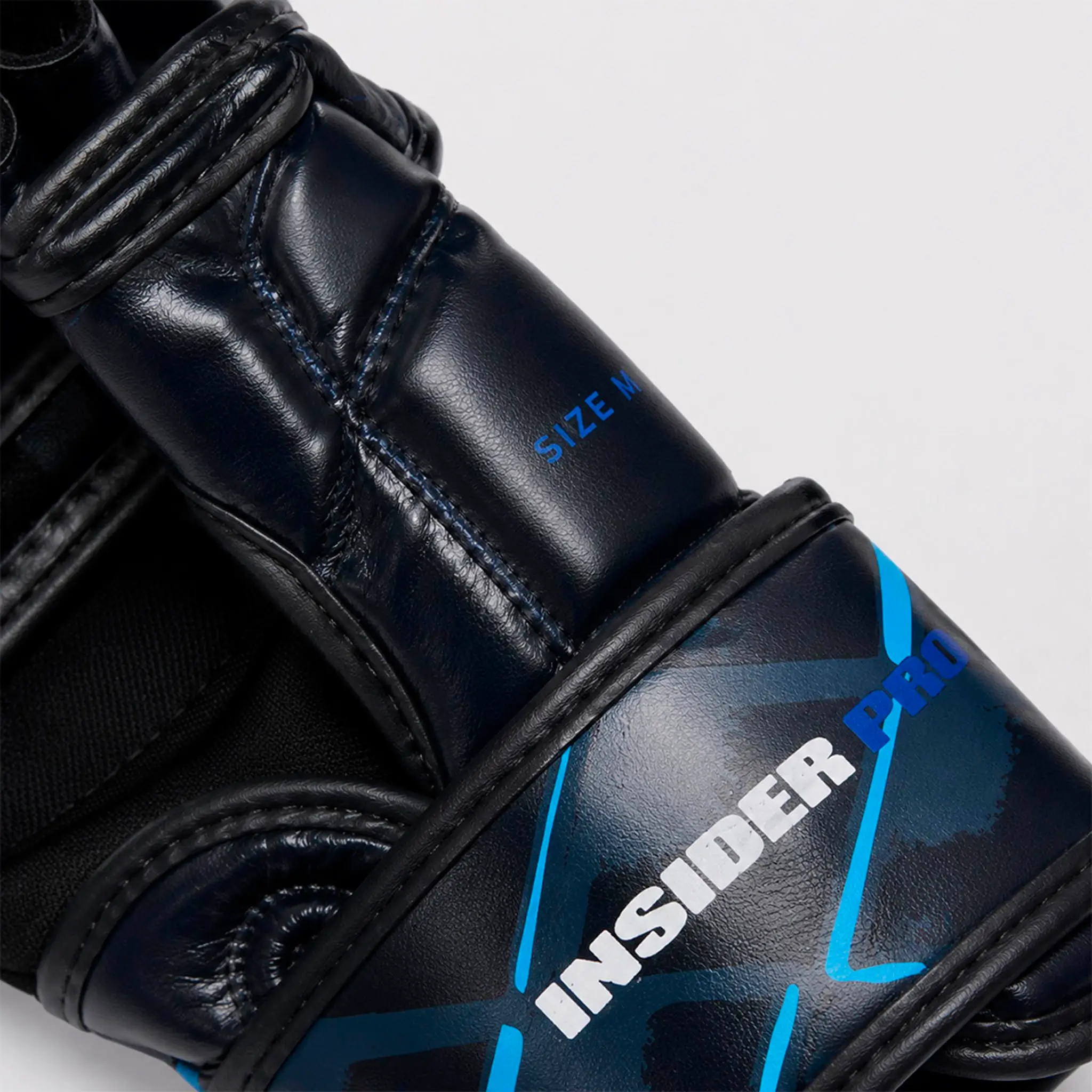 Guanti MMA Cage Leone 1947 Blu 8 oz GP123. Guanti MMA Sparring per allenamenti e match di Mixed Martial Arts.