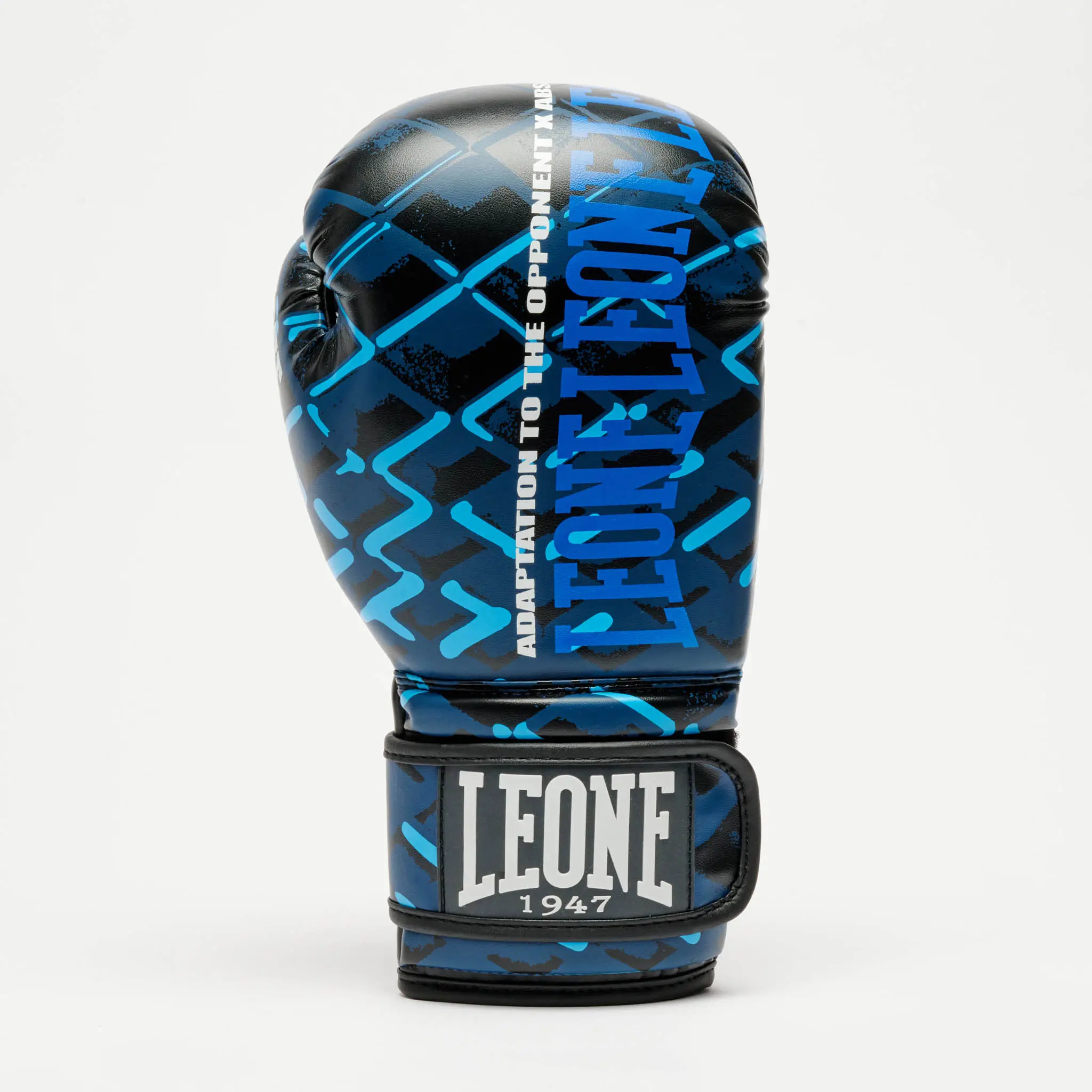 Guantoni Leone 1947 MMA Cage Blu GN005-02- per allenamenti e match di Kickboxing, Muay Thai. Guantoni entry level per principianti. Guantoni chiusura velcro.