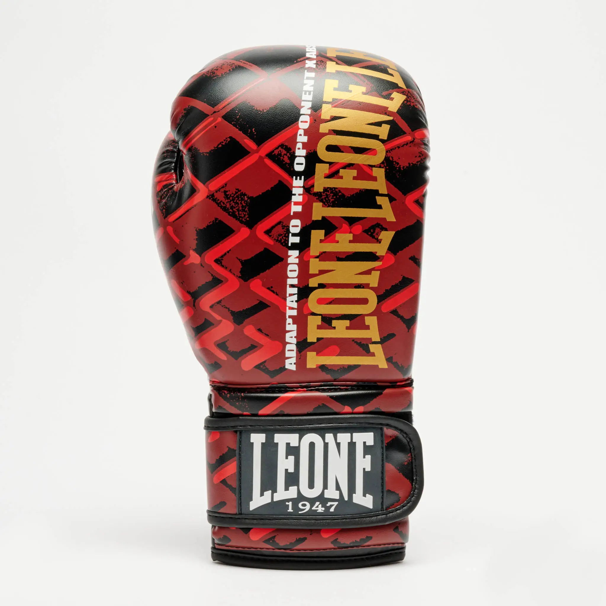 Guantoni Leone 1947 MMA Cage Rosso GN005-03- per allenamenti e match di Kickboxing, Muay Thai. Guantoni entry level per principianti. Guantoni chiusura velcro.