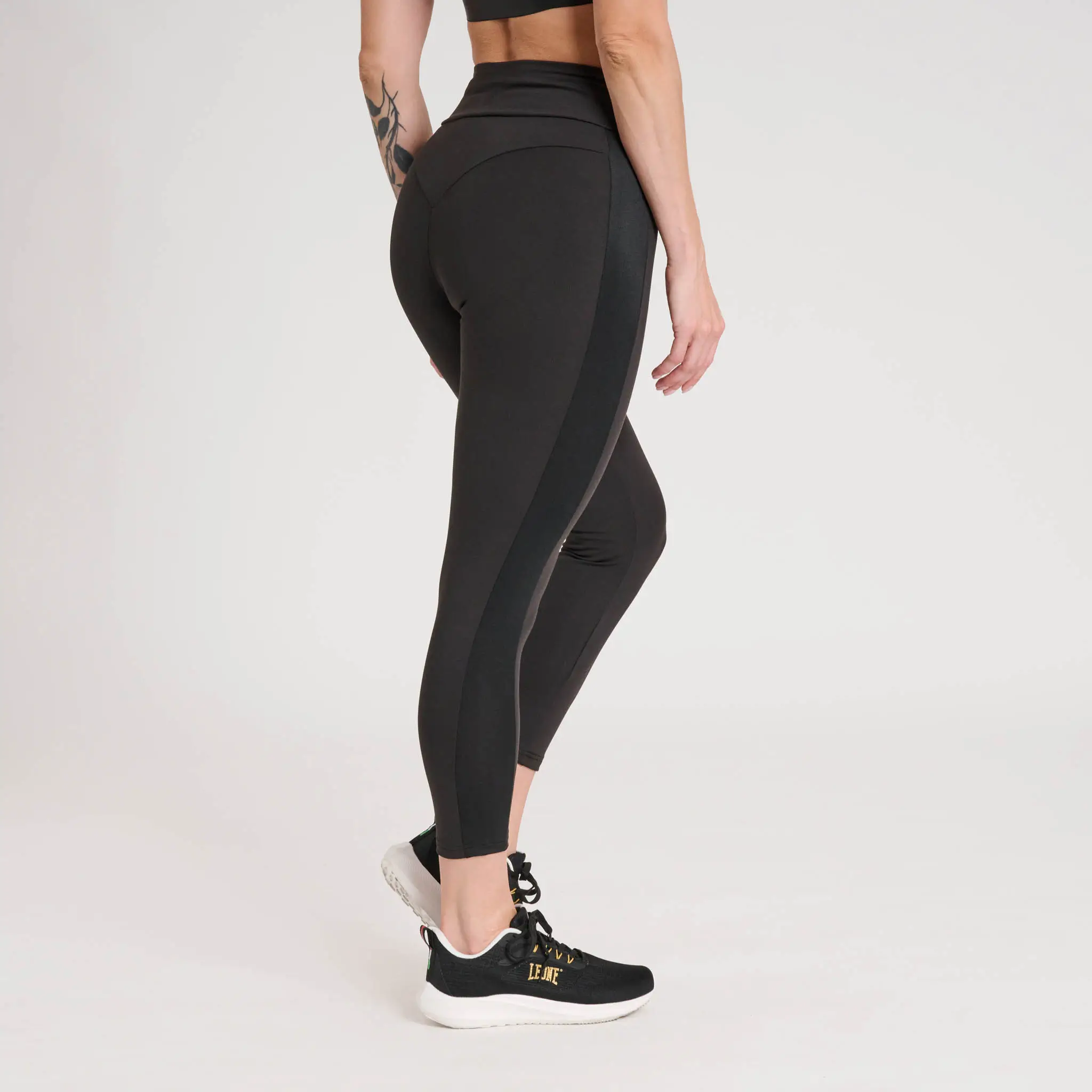 Leggings donna Leone 1947 Black Lion ABX352 per allenamenti di Kickboxing, Muay Thai, MMA e Palestra.