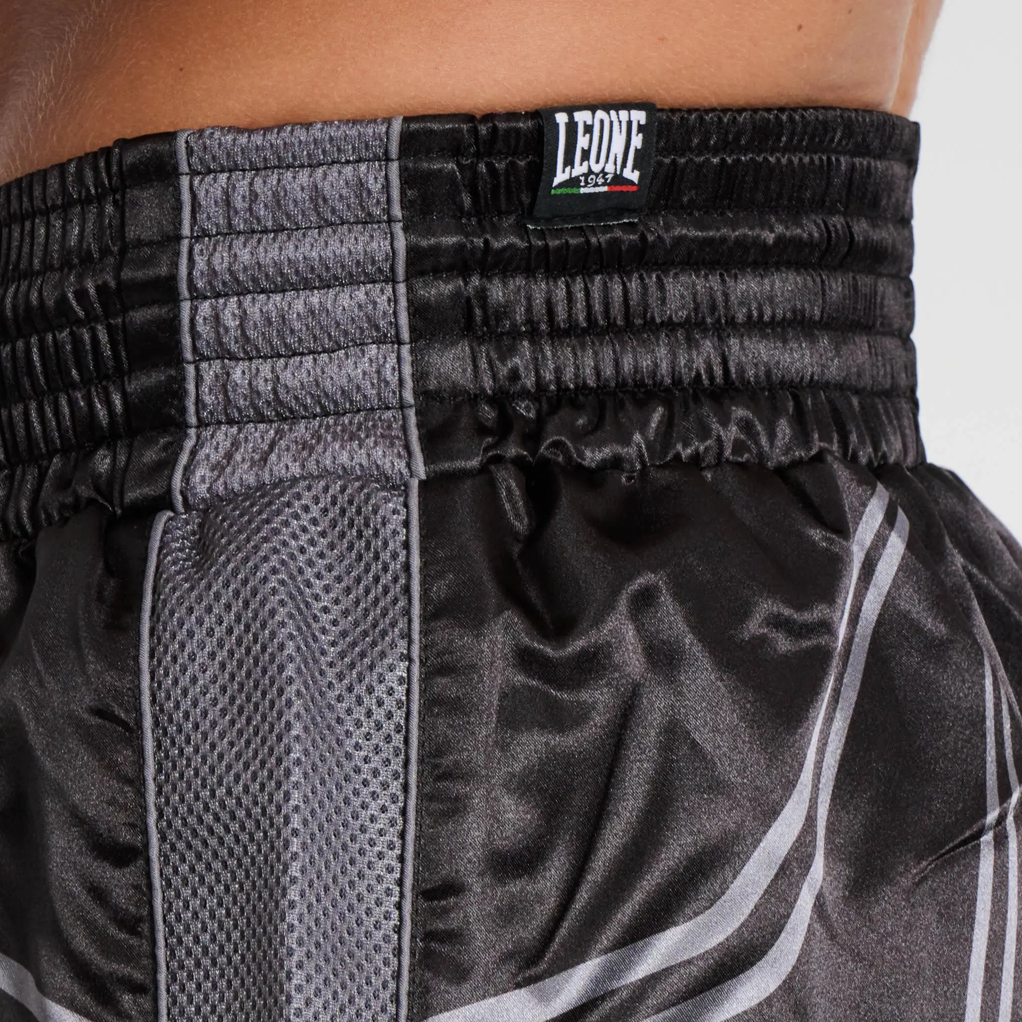 Pantaloncini Kick Leone 1947 WAKO Nero AB996 per allenamenti e Gare di Kickboxing, Kick Light, Low Kick Federkombat.