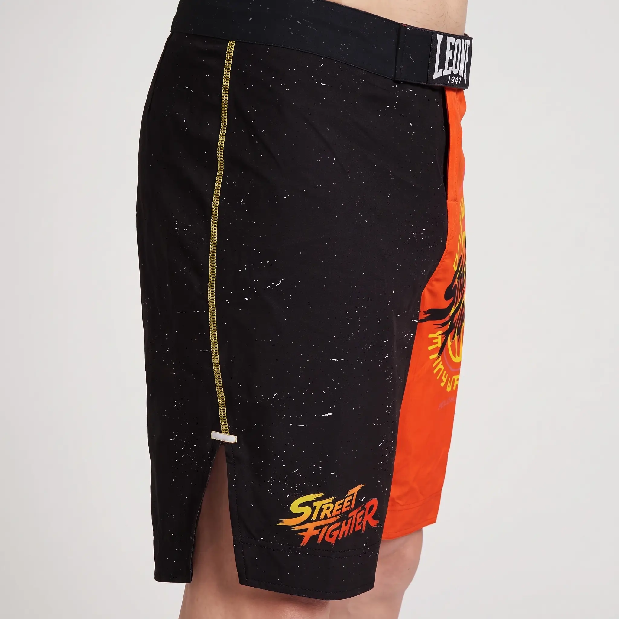 Pantaloncini MMA Leone x Street Fighter Limited Edition in collaborazione con Paramount in occasione dell'uscita del film reboot Street Fighter 2026. Per MMA, Kickboxing, Boxe e Fitness
