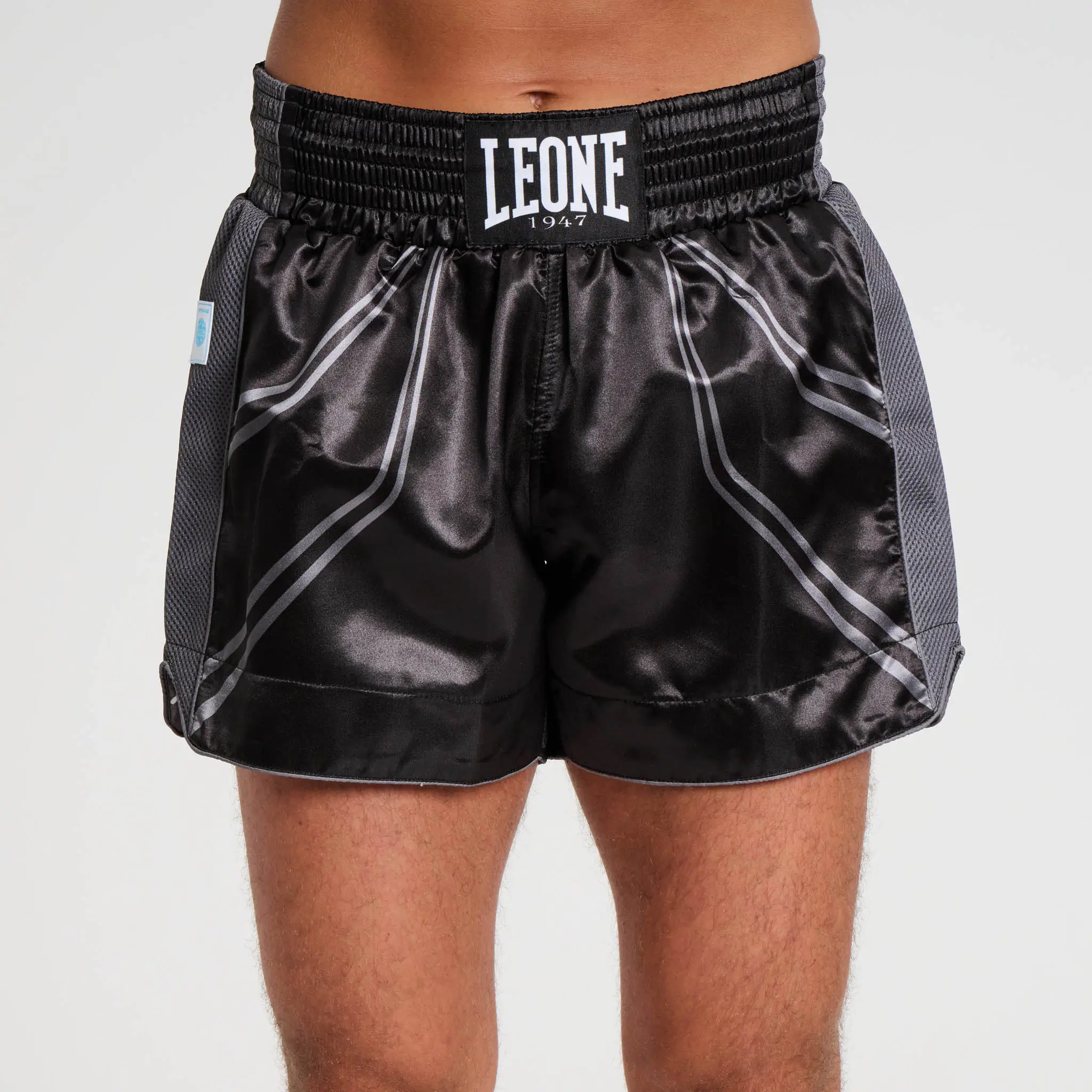 Pantaloncini Kick Leone 1947 WAKO Nero AB996 per allenamenti e Gare di Kickboxing, Kick Light, Low Kick Federkombat.