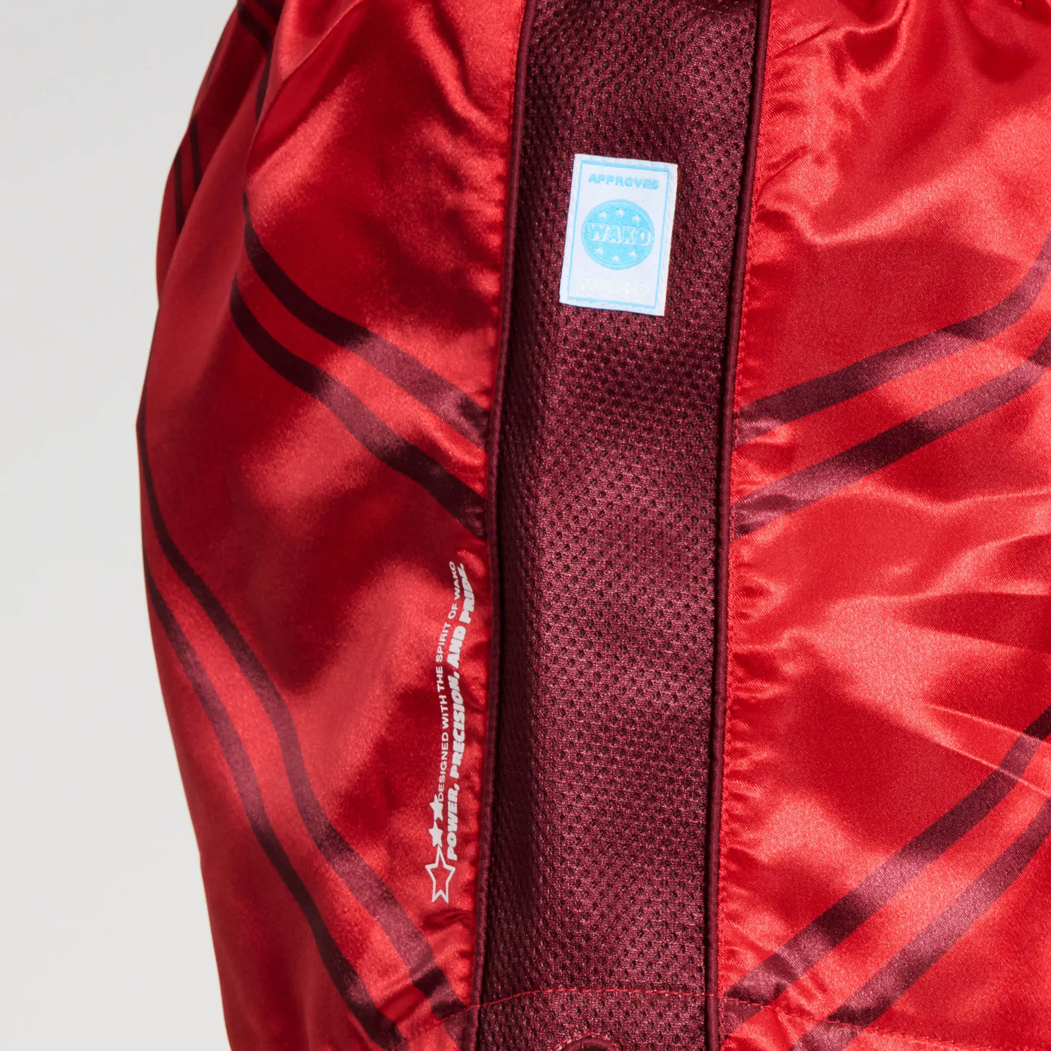Pantaloncini Kick Leone 1947 WAKO Rosso AB996 per allenamenti e Gare di Kickboxing, Kick Light, Low Kick Federkombat.