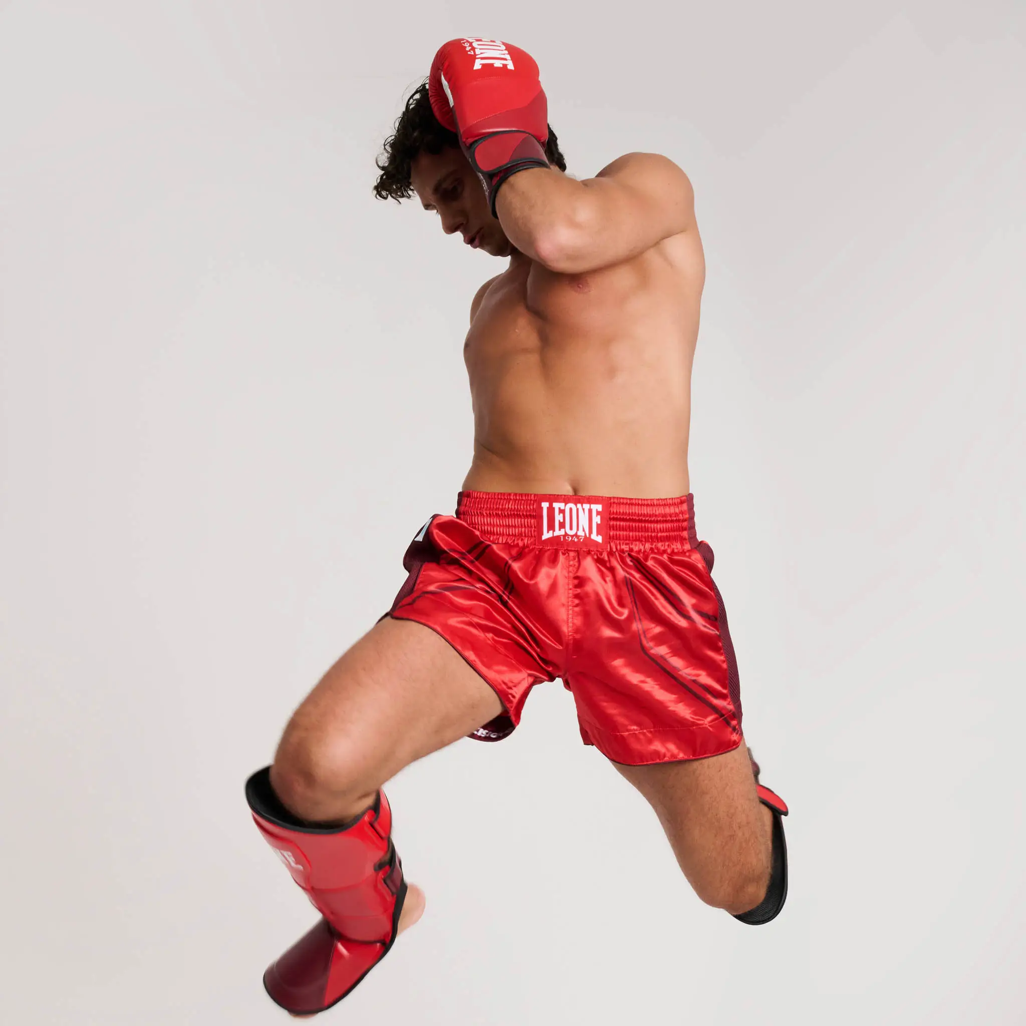 Pantaloncini Kick Leone 1947 WAKO Rosso AB996 per allenamenti e Gare di Kickboxing, Kick Light, Low Kick Federkombat.