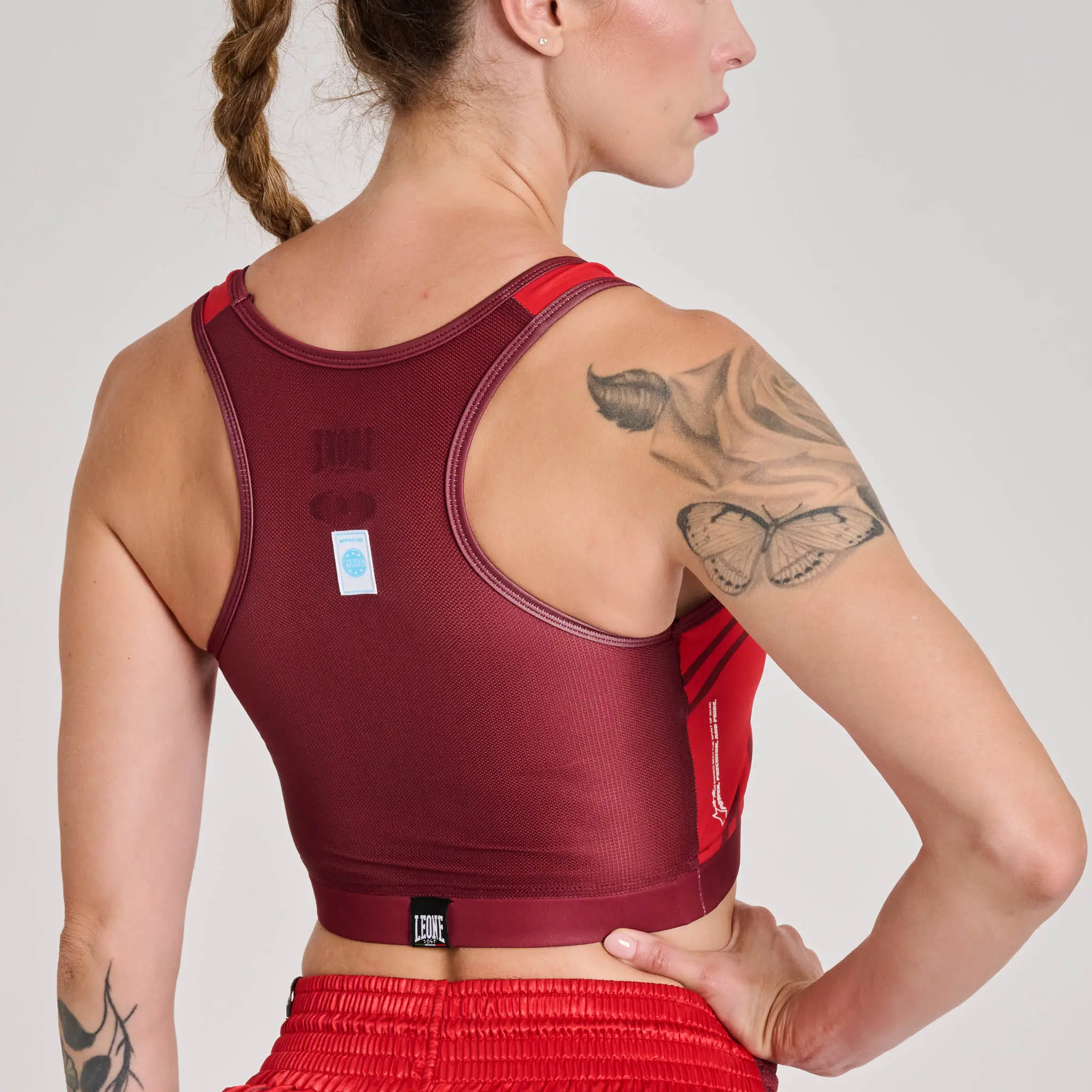 Paraseno WAKO Leone1947 Rosso AB993 per Gare Federkombat di Light Contact, Kick Light, Full Contact, Kickboxing, Kick Light. Top donna con protezione rigida per allenamenti MMA, Kickboxing e Boxe.