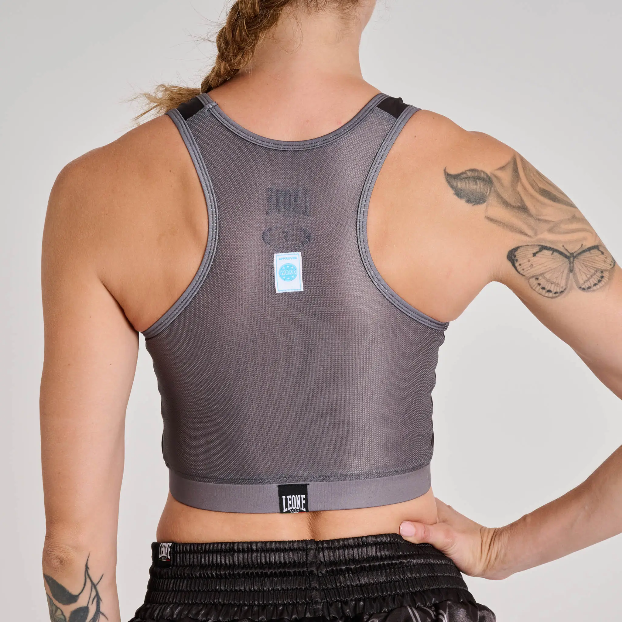 Paraseno WAKO Leone1947 Nero AB993 per Gare Federkombat di Light Contact, Kick Light, Full Contact, Kickboxing, Kick Light. Top donna con protezione rigida per allenamenti MMA, Kickboxing e Boxe.