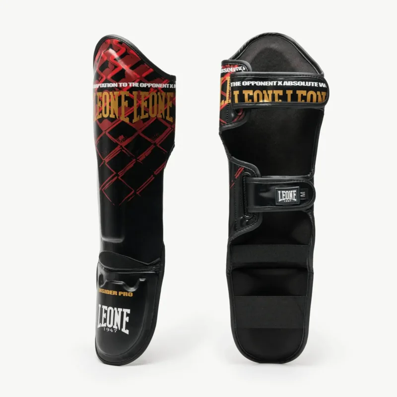 Paratibie Leone 1947 MMA Cage Rosso PT163-03 per allenamenti di MMA, Muay Thai e Kickboxing. Paratibie da allenamento strutturato e protettivo.