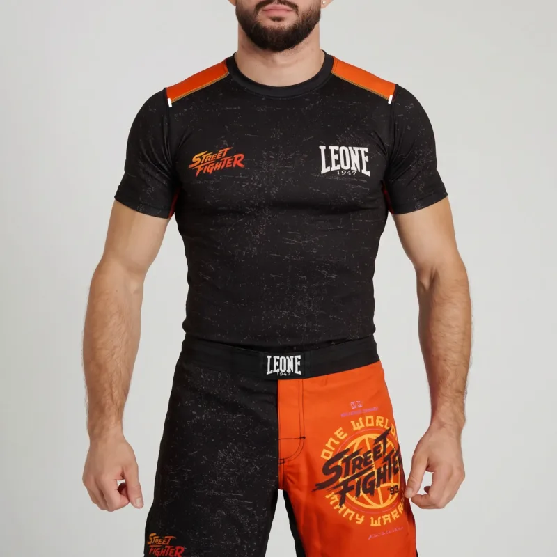 Rashguard a maniche corte Leone x Street Fighter Limited Edition in collaborazione con Paramount in occasione dell'uscita del film reboot Street Fighter 2026. Per MMA, Kickboxing, Boxe, Sport da Combattimento e Fitness