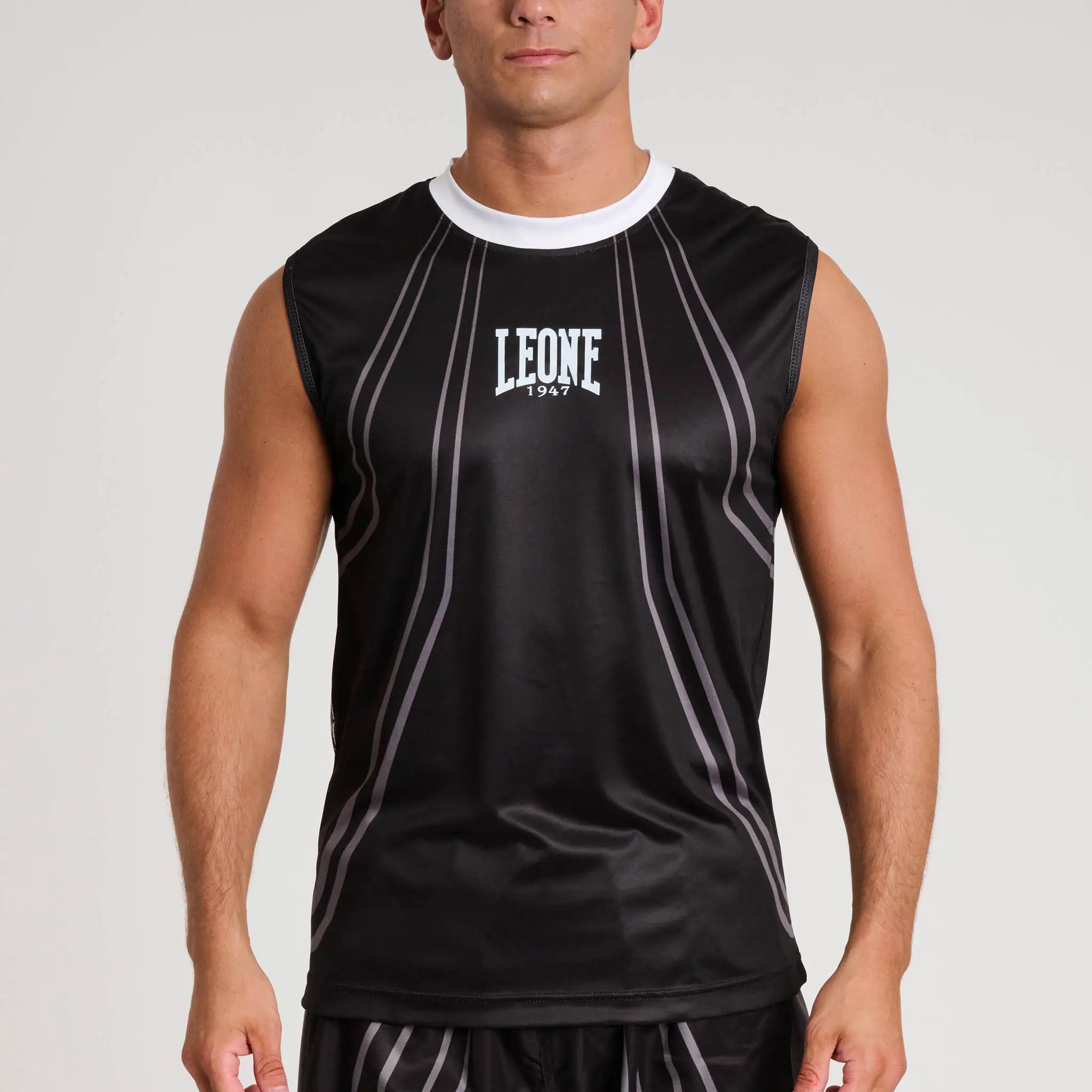 T-Shirt smanicata Leone 1947 WAKO Nero AB995 per allenamenti e gare di Kickboxing, Kick Light, Full Contact Federkombat. T-Shirt tecnica Leone 1947.