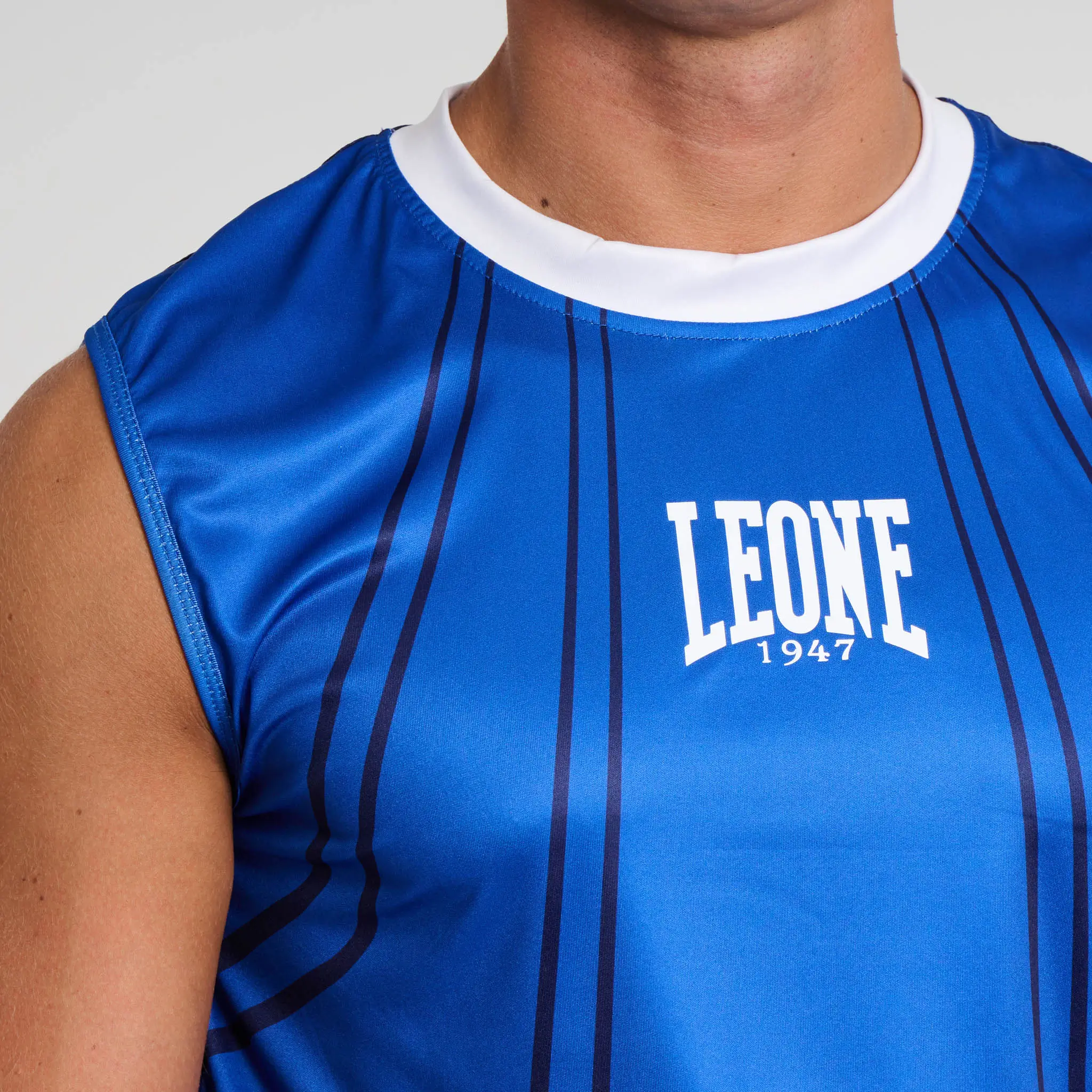 T-Shirt smanicata Leone 1947 WAKO Nero AB995 per allenamenti e gare di Kickboxing, Kick Light, Full Contact Federkombat. T-Shirt tecnica Leone 1947.