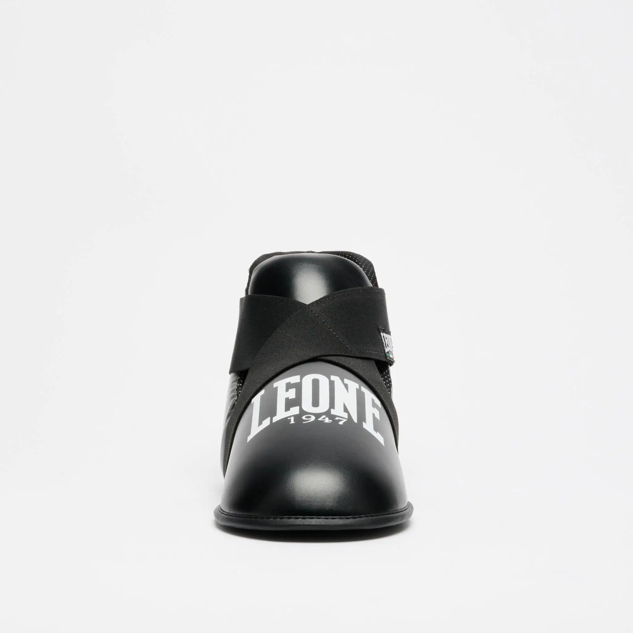 Calzari Kickboxing WAKO Leone 1947 Nero CL167-01 per gare e competizioni di Kickboxing, Kick Light, Low Kick e Full Contact. Protezioni omologate federkombat e WAKO.