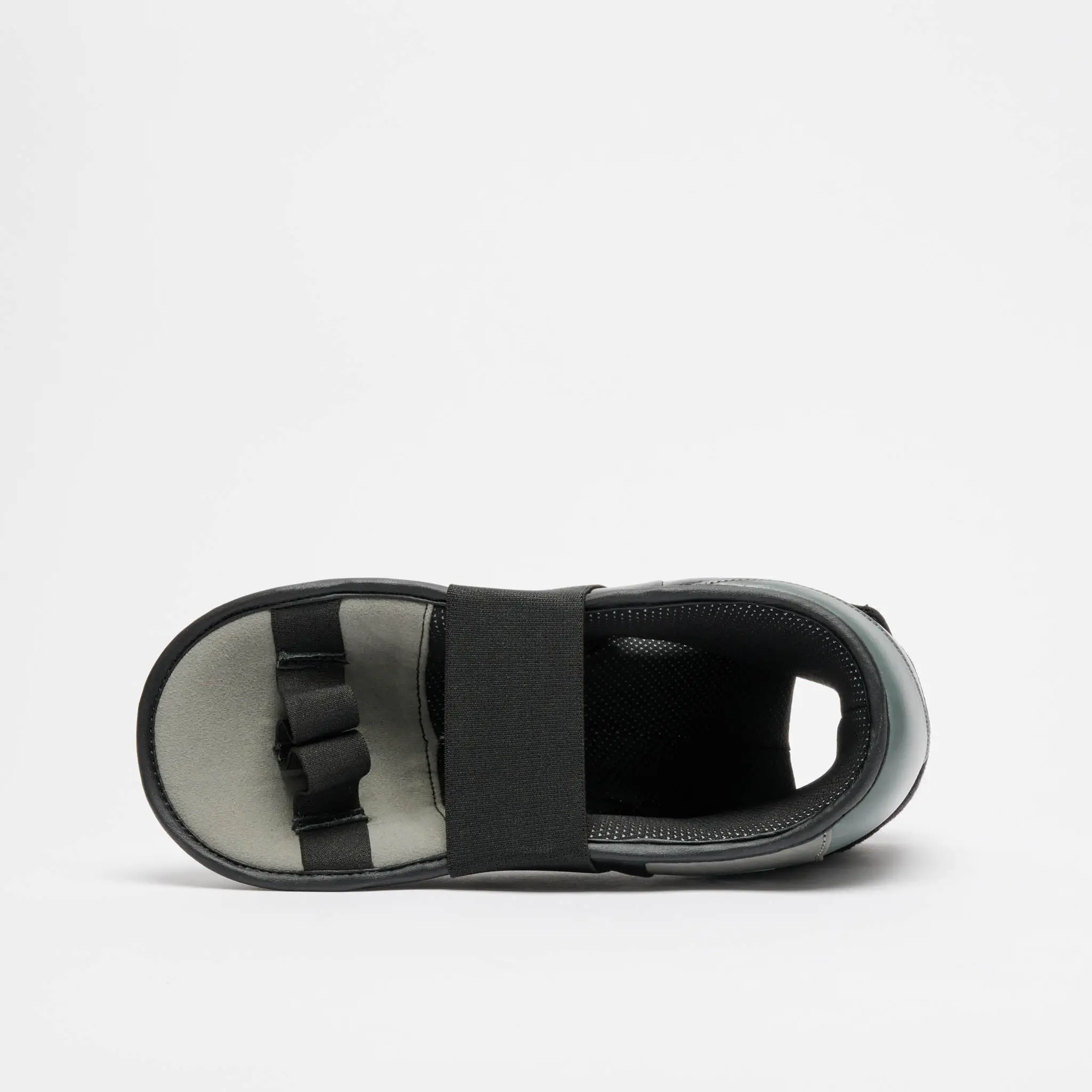 Calzari Kickboxing WAKO Leone 1947 Nero CL167-01 per gare e competizioni di Kickboxing, Kick Light, Low Kick e Full Contact. Protezioni omologate federkombat e WAKO.