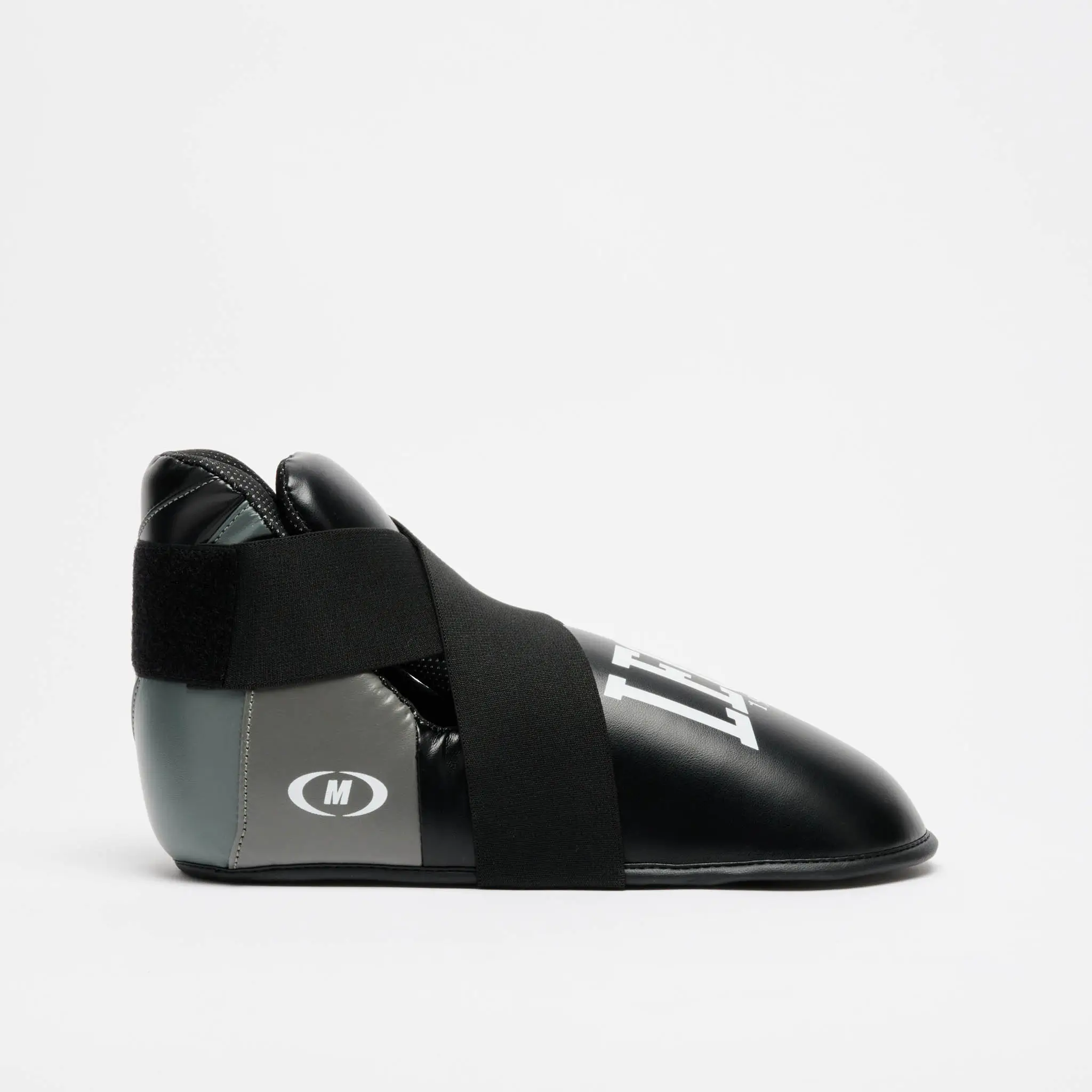 Calzari Kickboxing WAKO Leone 1947 Nero CL167-01 per gare e competizioni di Kickboxing, Kick Light, Low Kick e Full Contact. Protezioni omologate federkombat e WAKO.