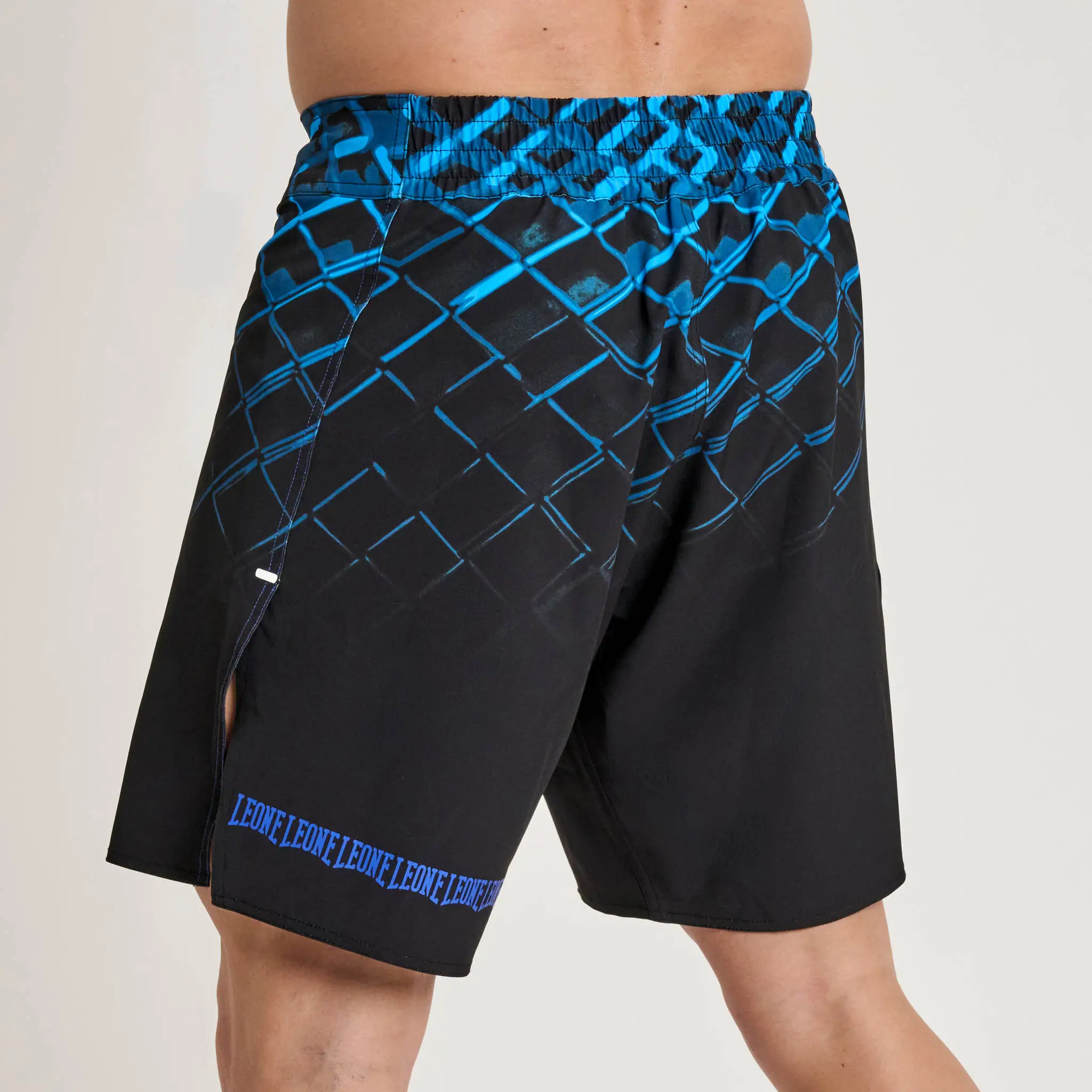 Pantaloncini Leone 1947 MMA CAGE Blu AB975-02 per allenamenti e match di MMA, Grappling e No GI. Pantaloncini Kickboxing.