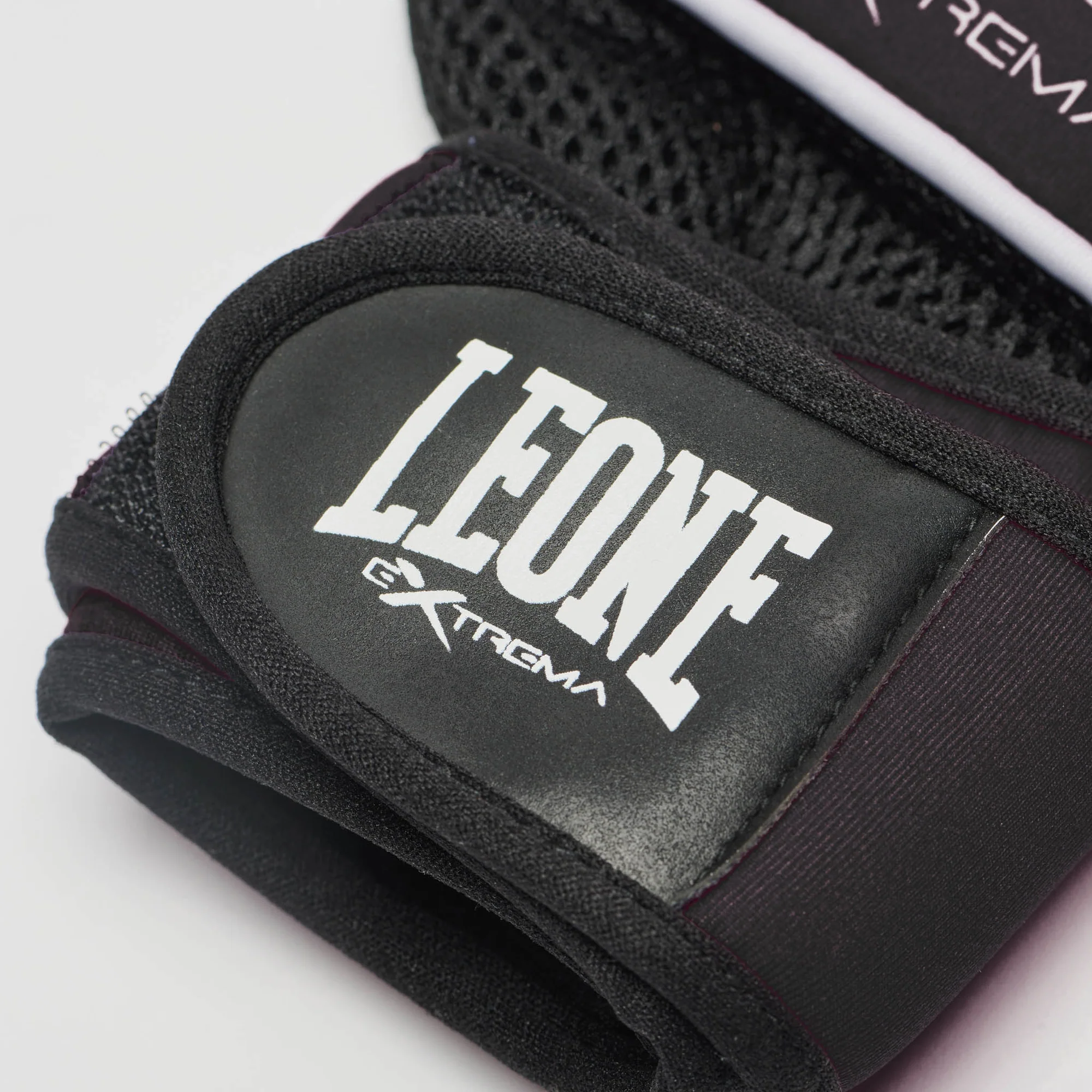Guanti Basic Fit Leone 1947 GK100 Nero per allenamenti di Fit Boxe. Guantino leggero Fitness Leone 1947.
