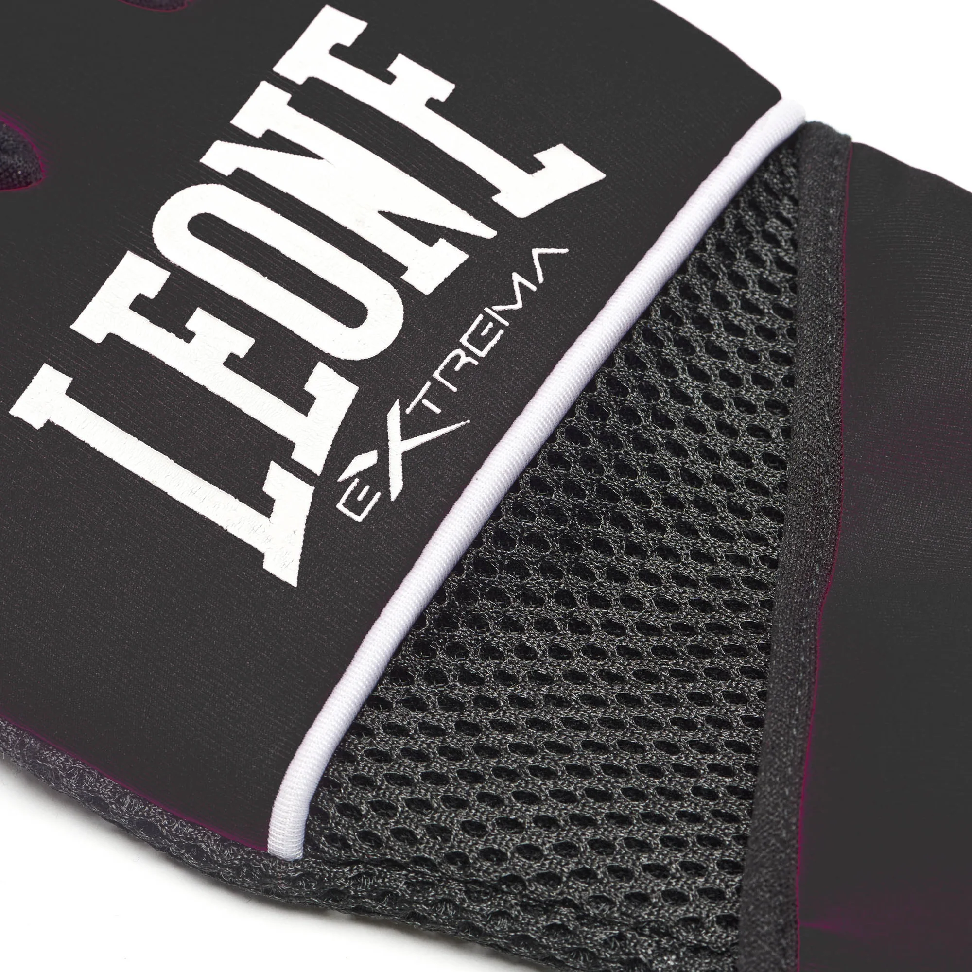 Guanti Basic Fit Leone 1947 GK100 Nero per allenamenti di Fit Boxe. Guantino leggero Fitness Leone 1947.