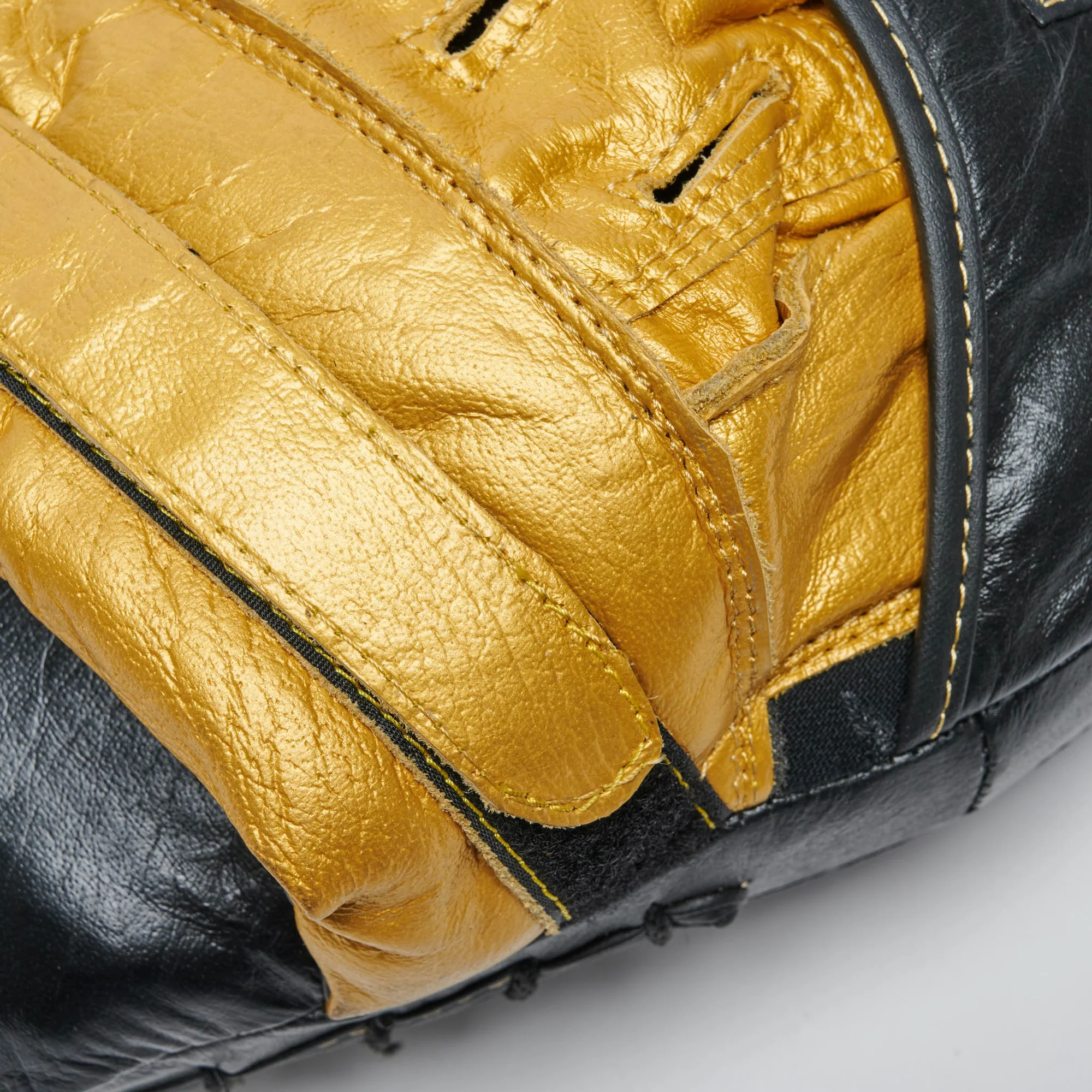 Guanti da Passata Maestro Leone 1947 Power Line GM410-01 per istruttori e coach di Boxe, Kickboxing, Muay Thai ed MMA. Focus Curvi per allenamento di Pugilato e stricking.