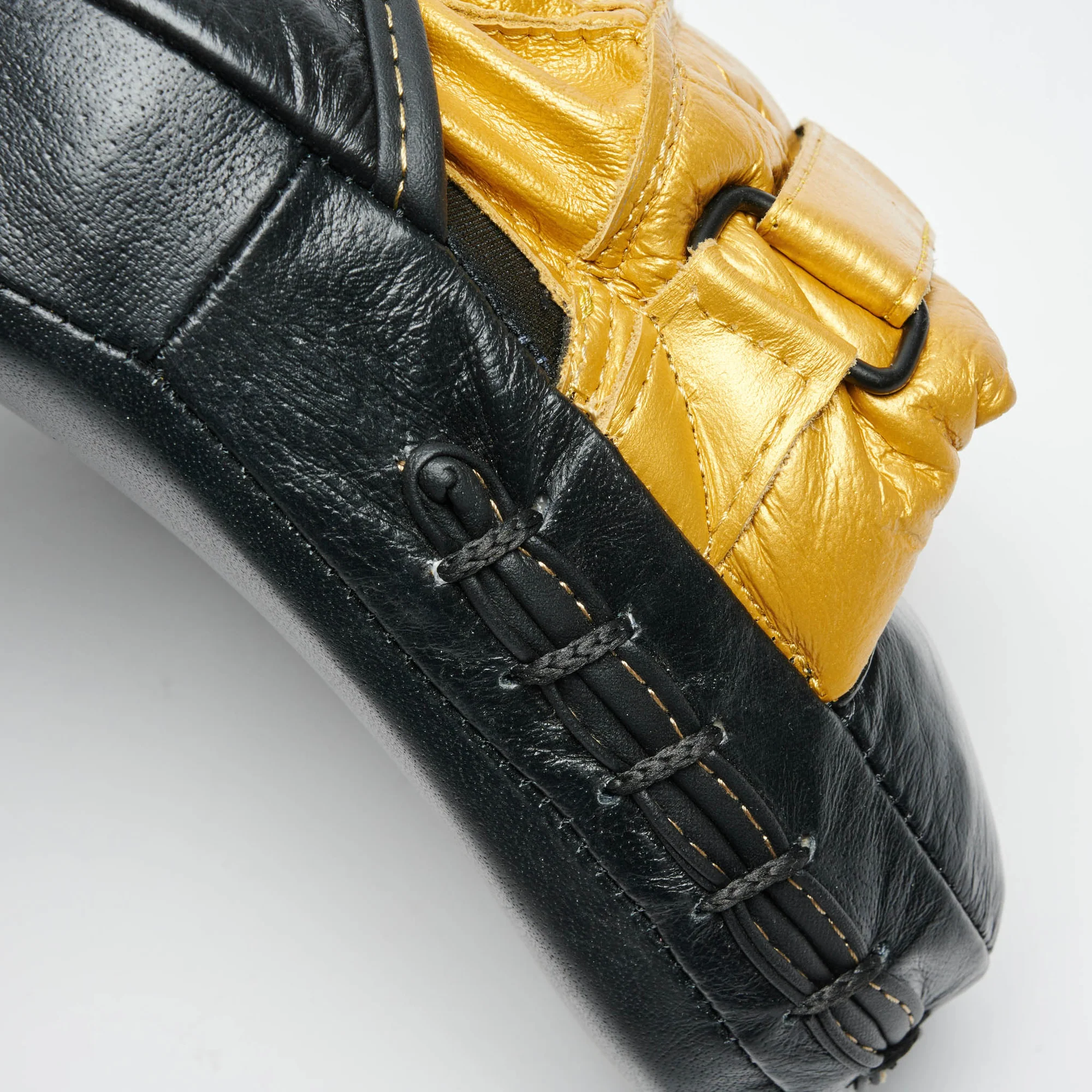 Guanti da Passata Maestro Leone 1947 Power Line GM410-01 per istruttori e coach di Boxe, Kickboxing, Muay Thai ed MMA. Focus Curvi per allenamento di Pugilato e stricking.