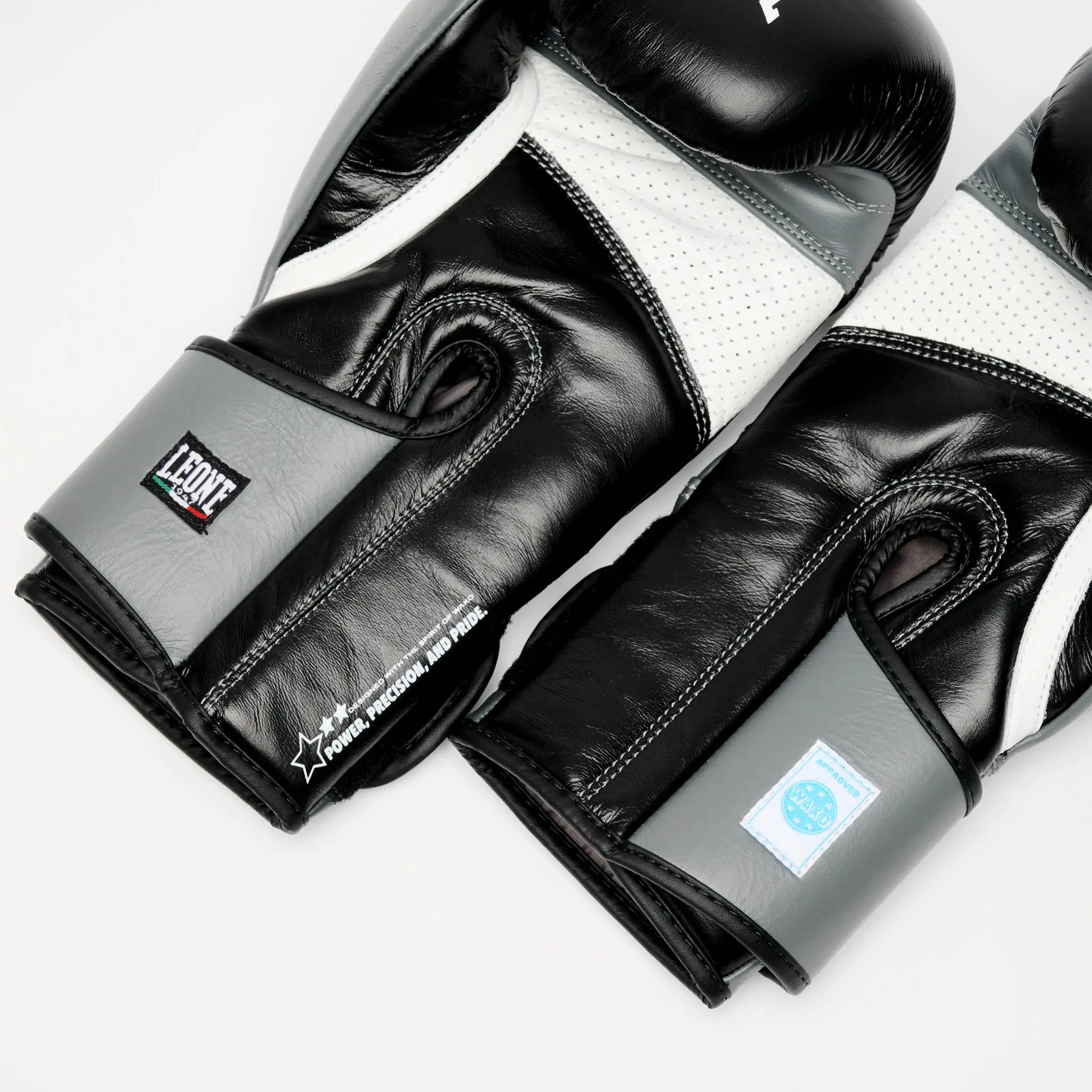 Guantoni Kickboxing Leone 1947 WAKO GN043 Nero omologati FEDERKOMBAT per gare e competizioni. Guantoni ufficiali per gare nazionali e regionali federkombat.