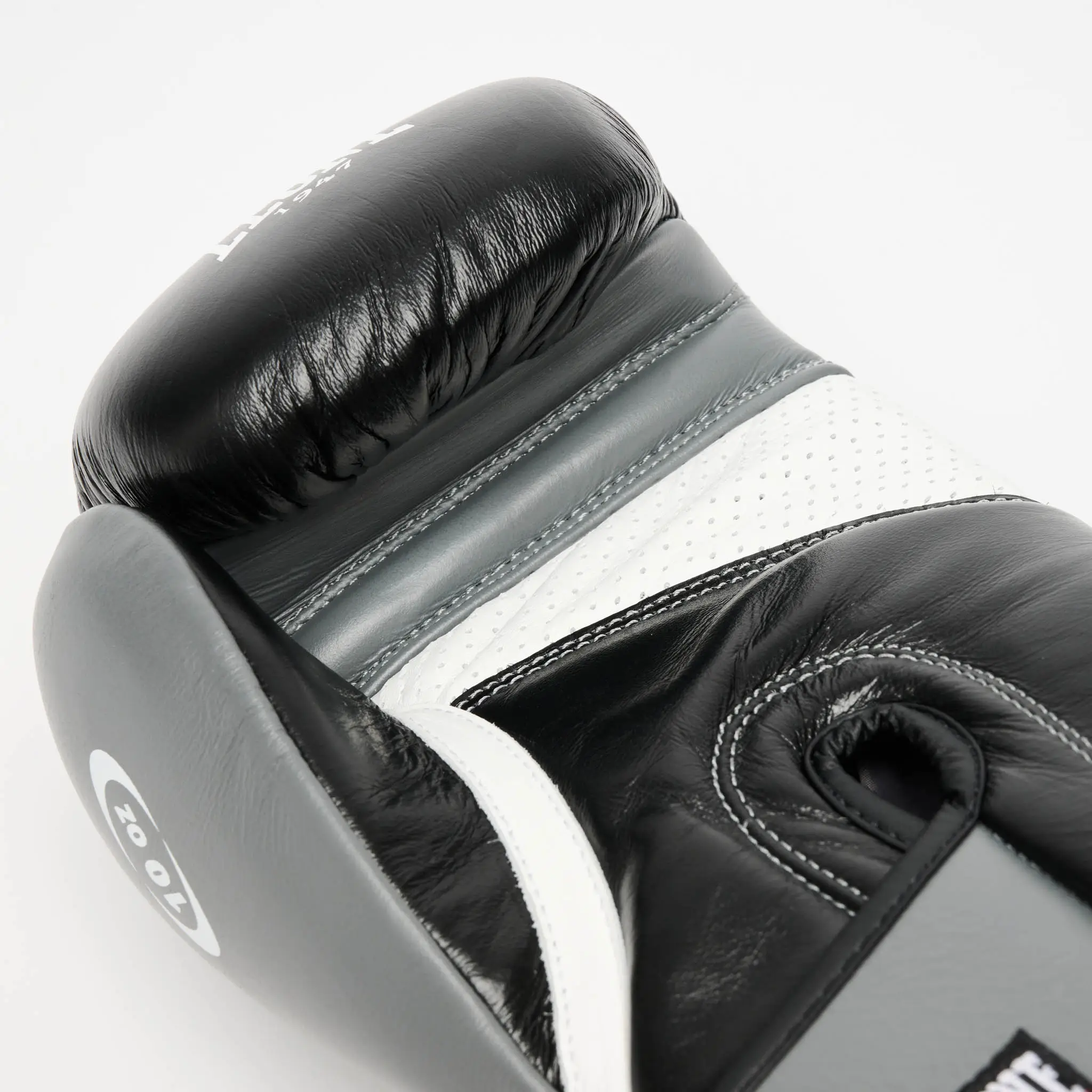 Guantoni Kickboxing Leone 1947 WAKO GN043 Nero omologati FEDERKOMBAT per gare e competizioni. Guantoni ufficiali per gare nazionali e regionali federkombat.