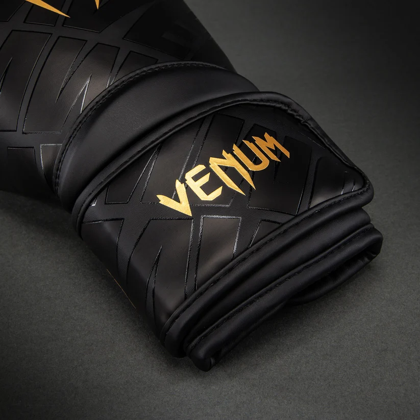 Guantoni Venum Contender 1.5 XT 3D Nero/Oro Venum-06042-126 per allenamenti e match di Boxe, Kickboxing, Muay Thai. Guantoni Venum Basic per principianti.